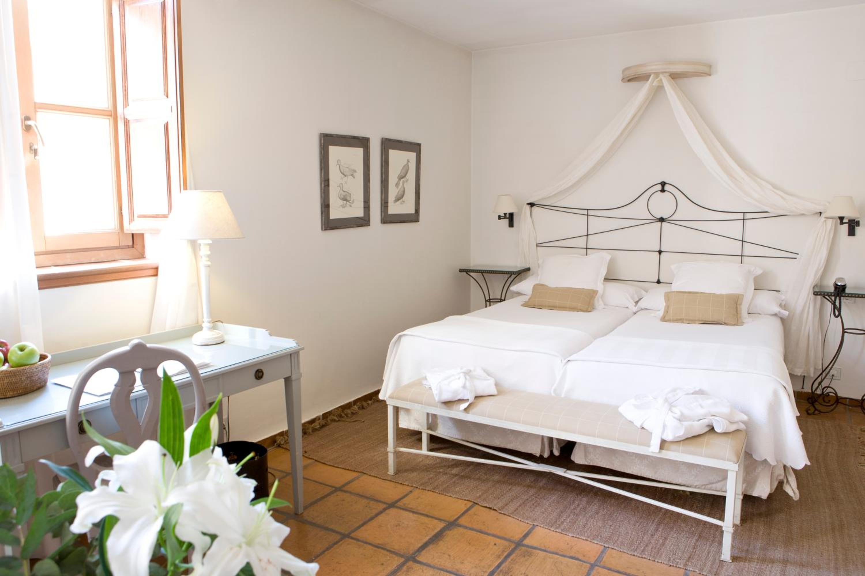 Premium Twin Room - Photo 2