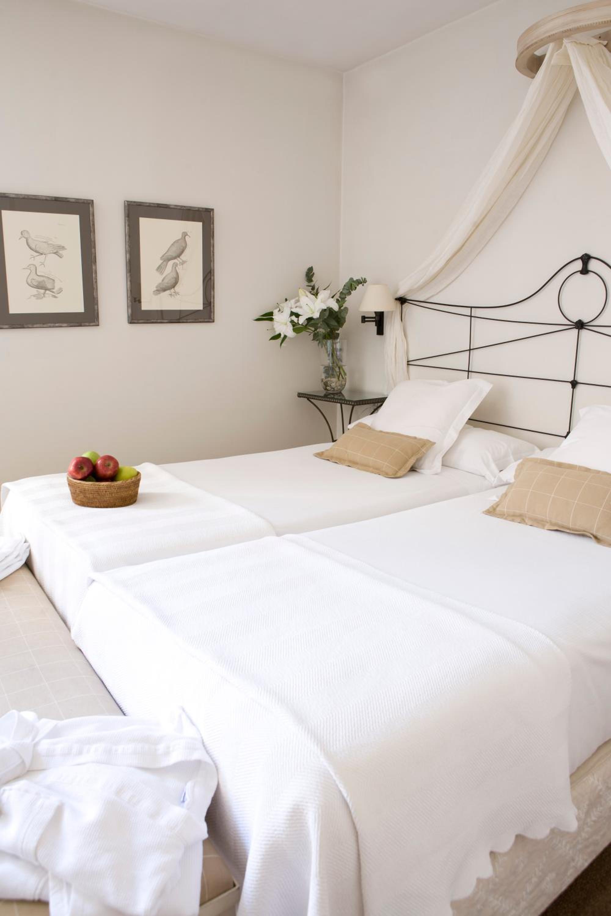 Premium Twin Room - Photo 1