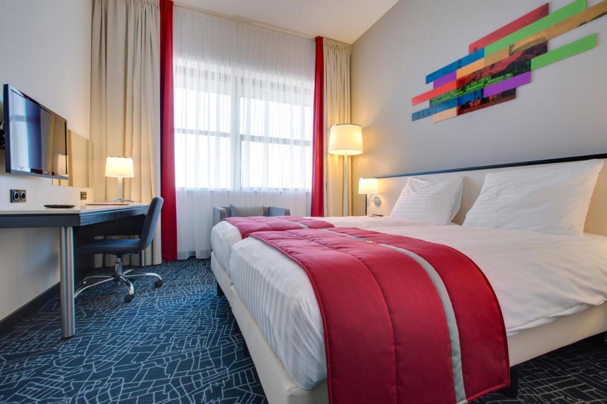 Standard Room With Airport View