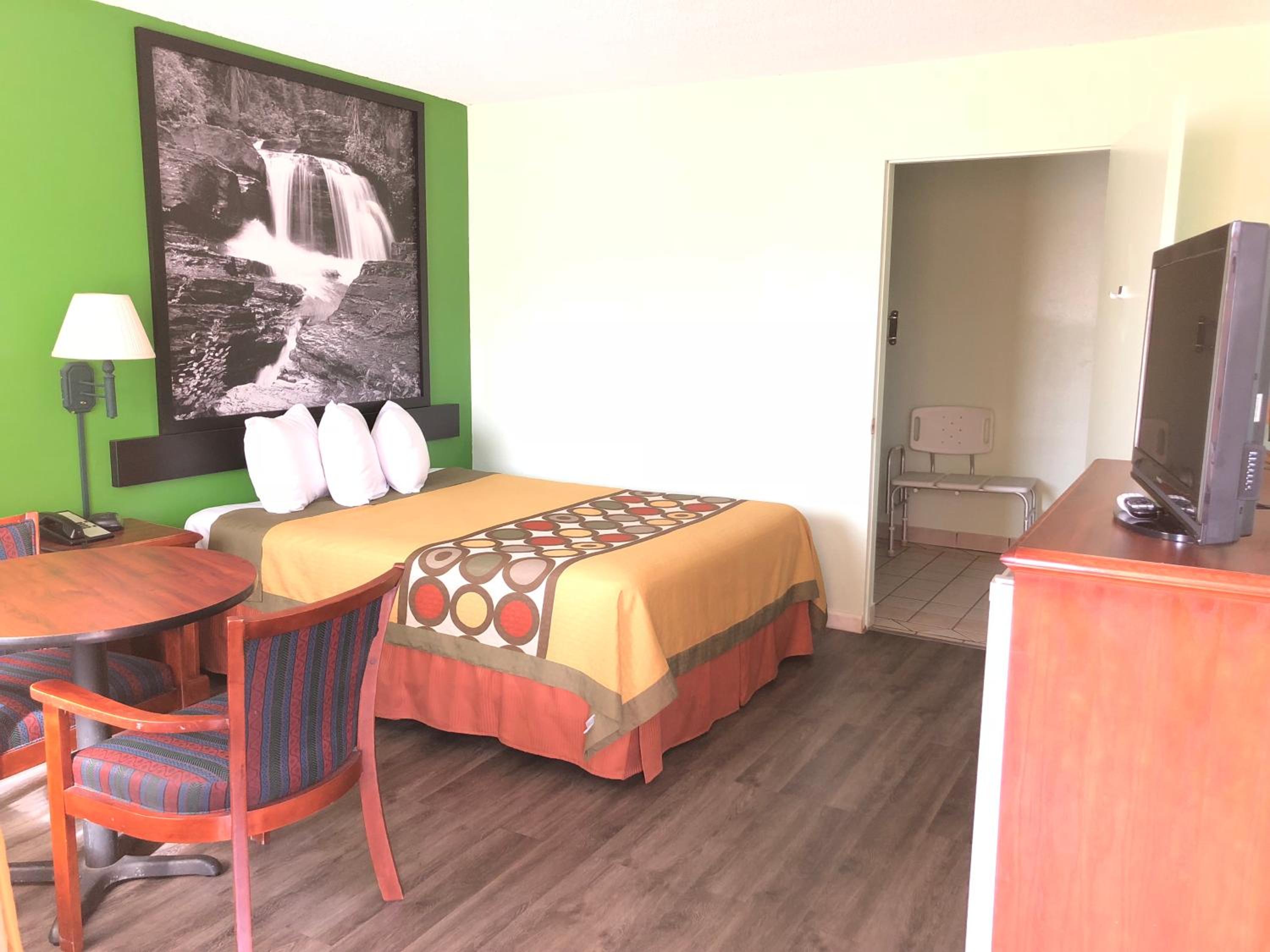 Queen Room - Disability Access - Non-Smoking - Photo 1