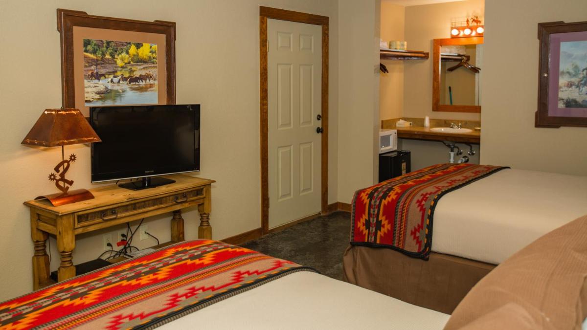 Family Room with Private Bathroom photo 1