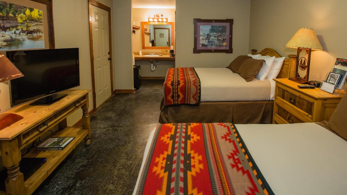 Family Room with Private Bathroom photo 2
