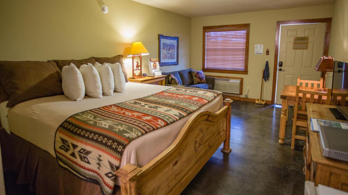 Deluxe Family Room photo 3