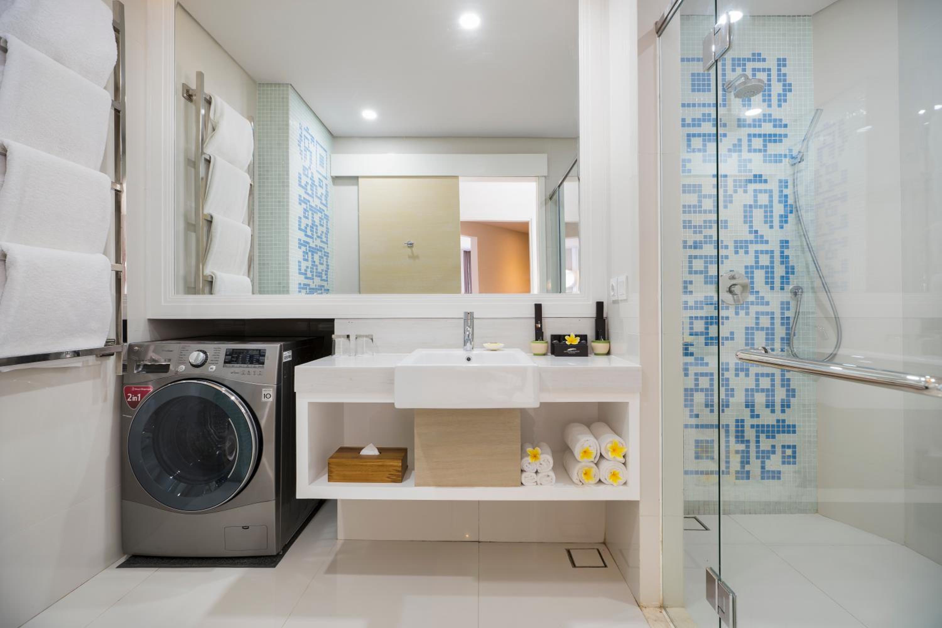 Three-Bedroom Apartment - Photo 2