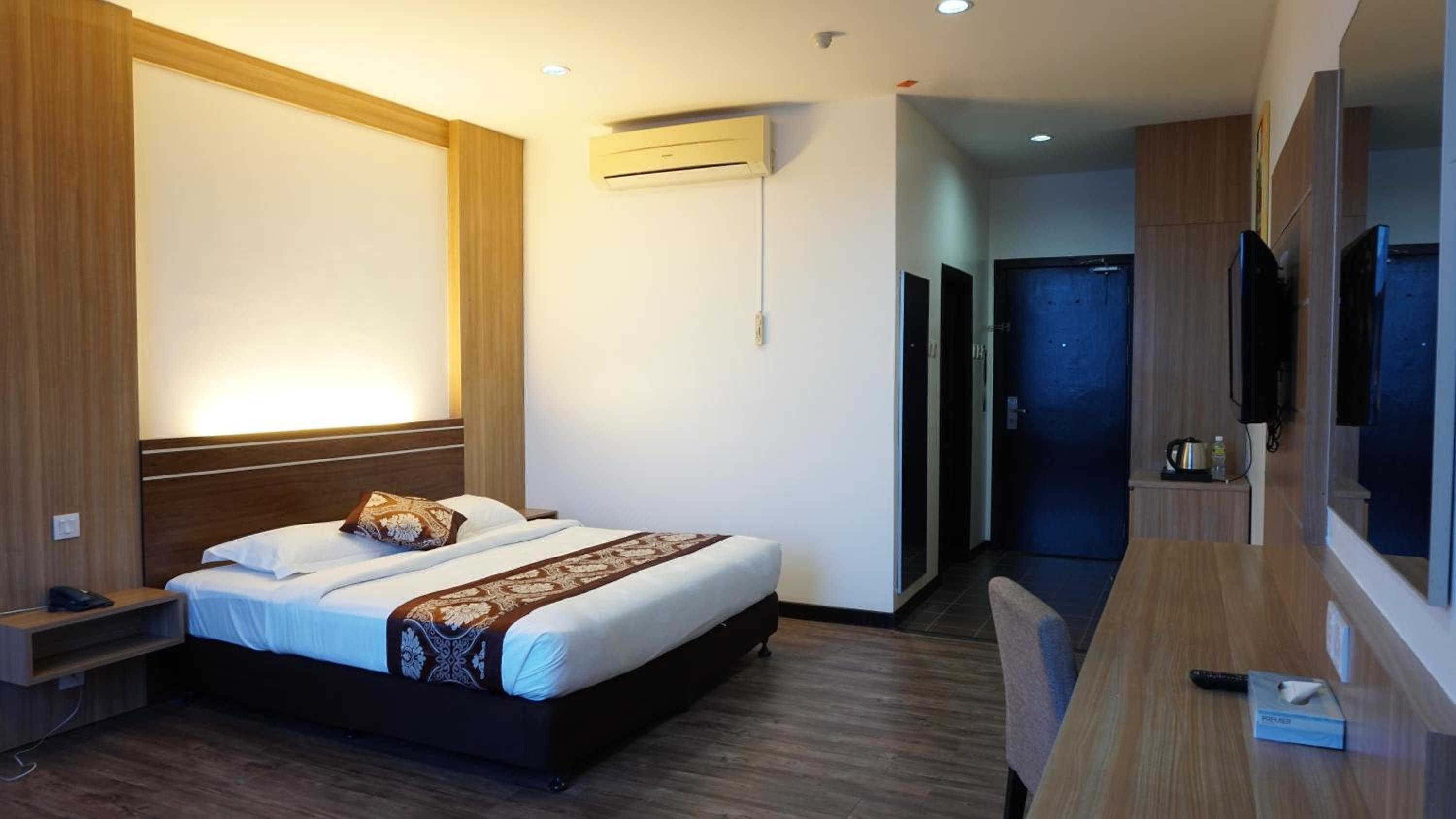 Superior Deluxe Double or Twin Room  photo 2