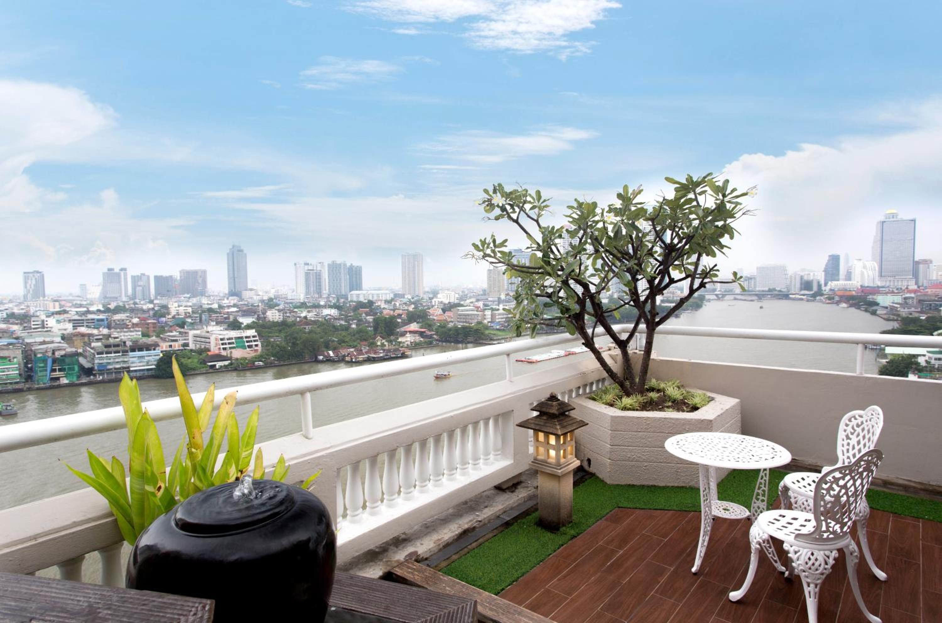 One-Bedroom King Suite with Terrace