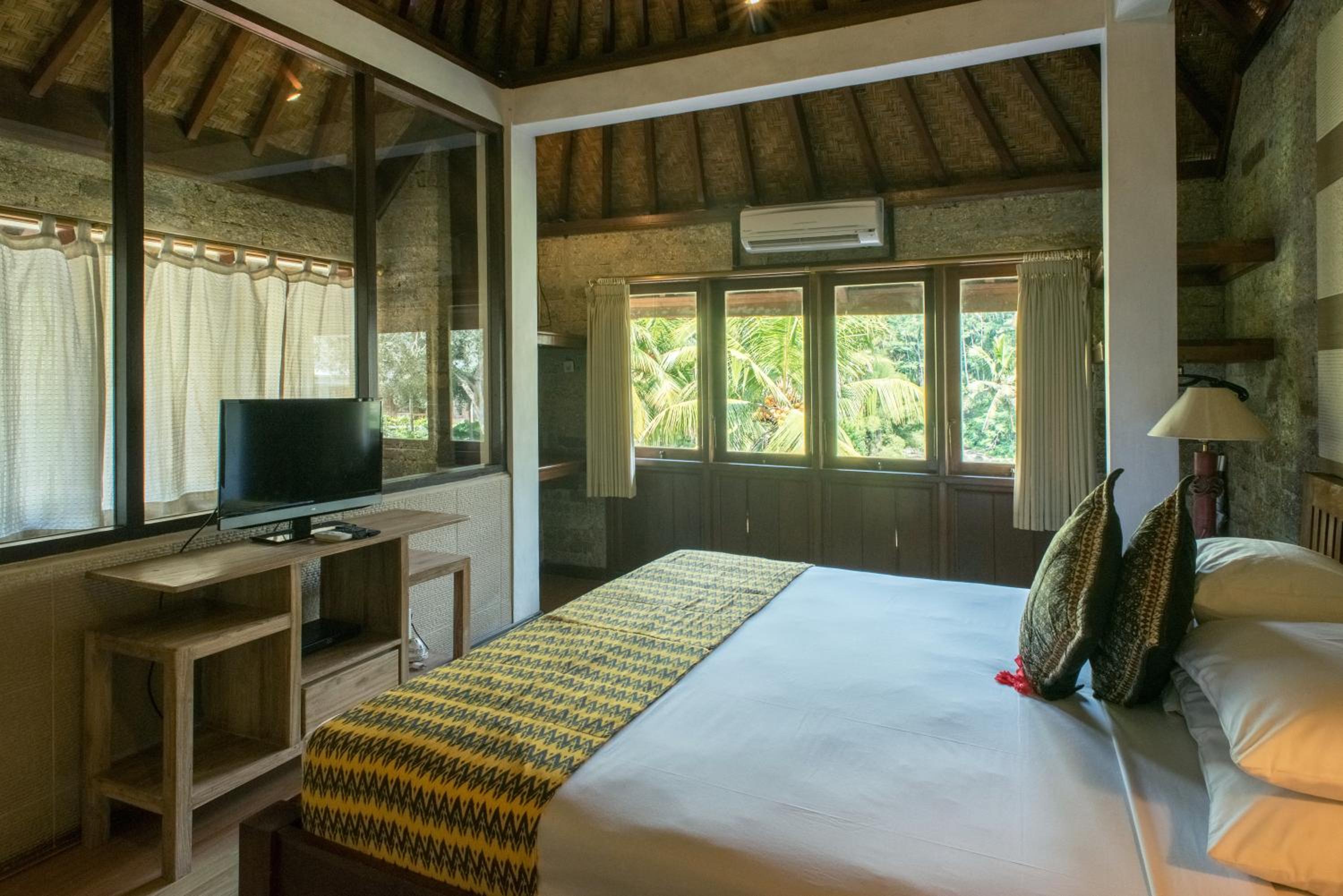 Family Suite with Balcony - Photo 9