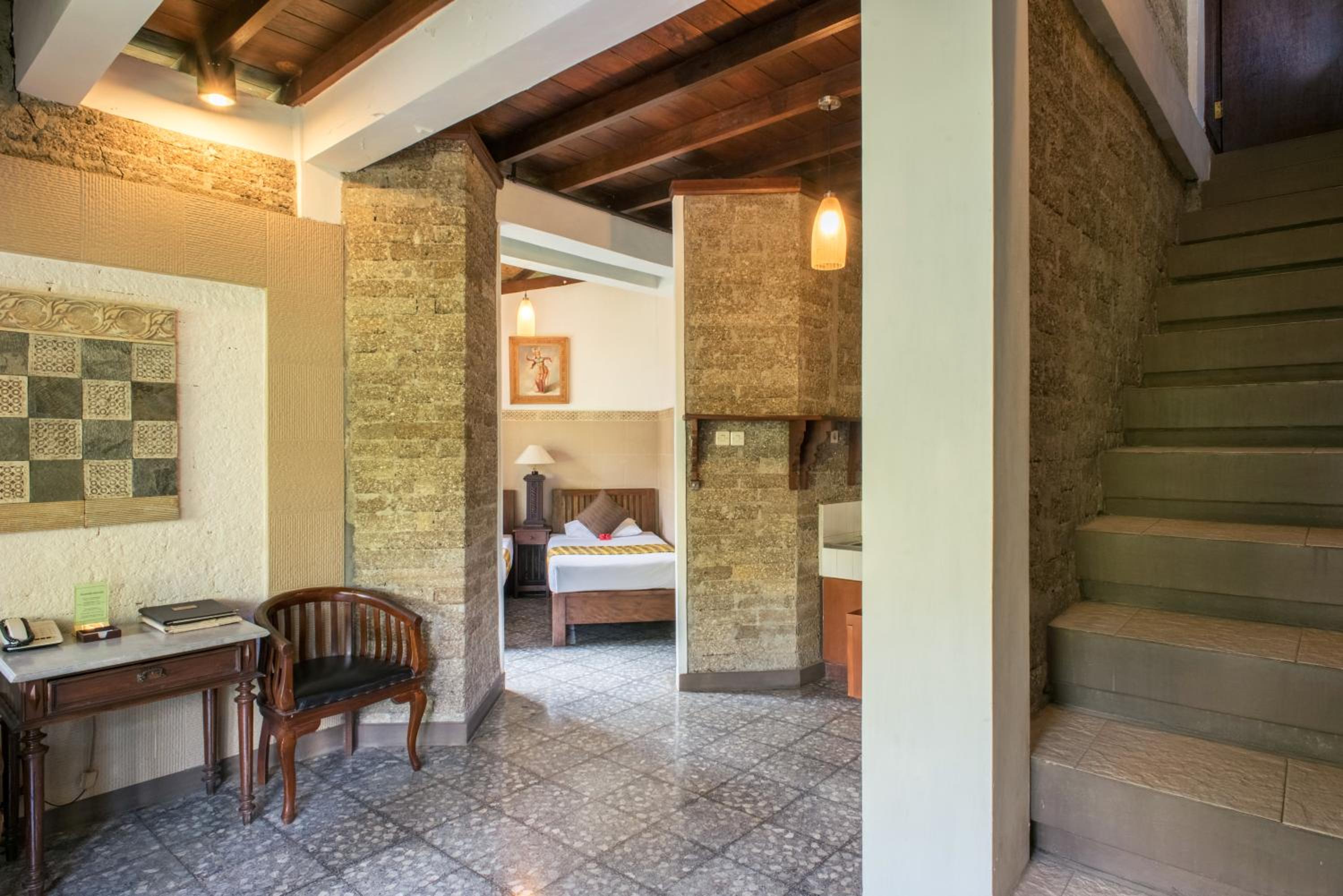 Family Suite with Balcony - Photo 6