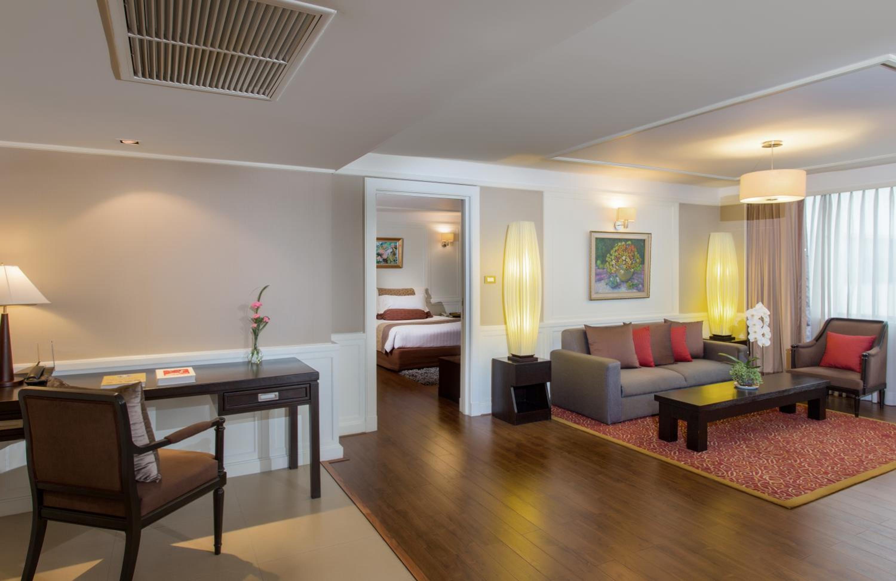 Two-Bedroom Presidential Suite thumbnail 5