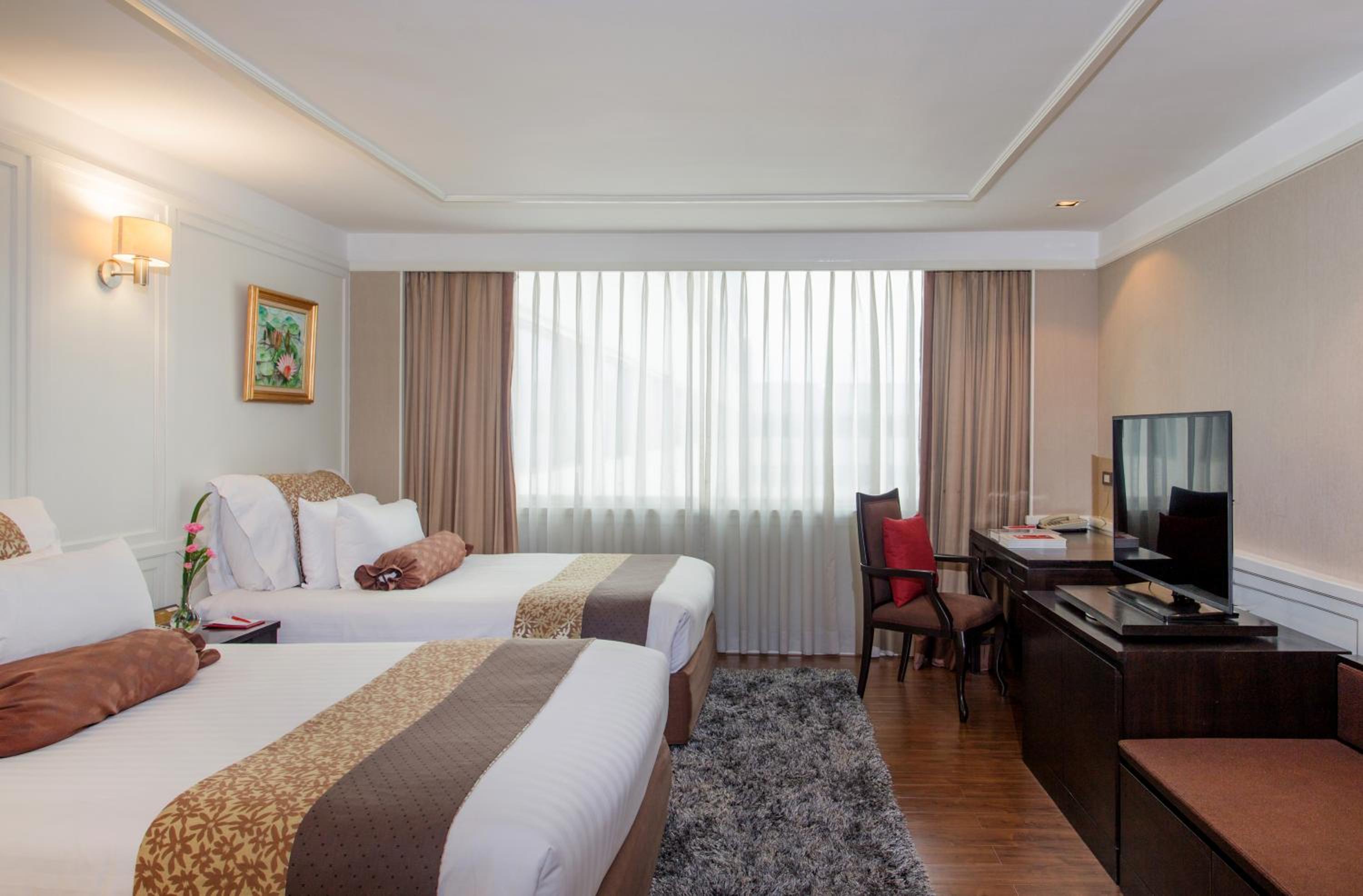 Two-Bedroom Presidential Suite thumbnail 6
