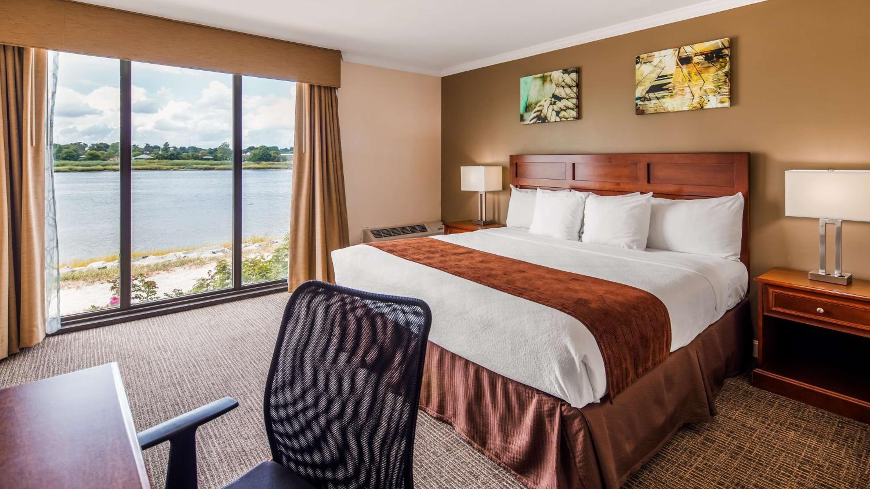 King Room with Water View - Non-Smoking - Photo 1