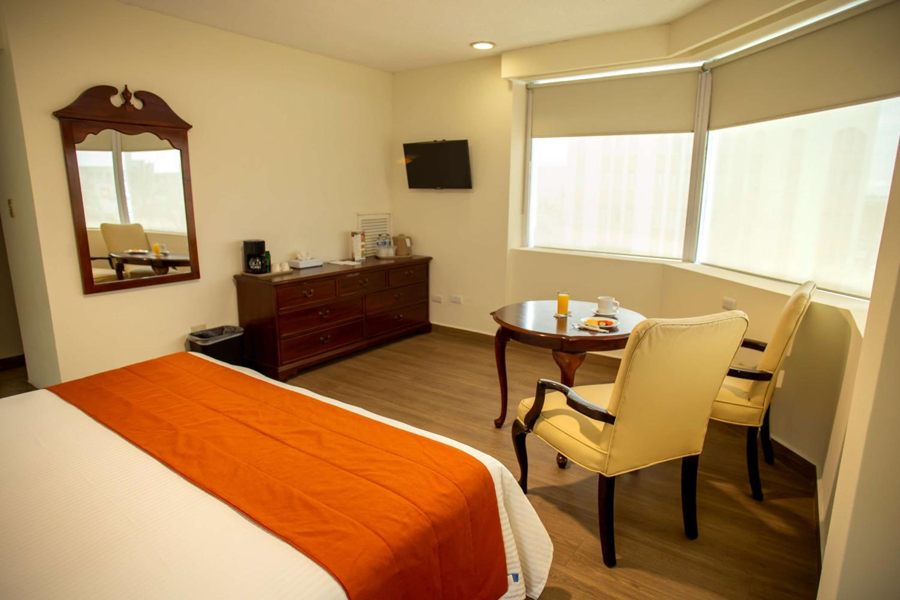 King Room - Non-Smoking - Photo 1