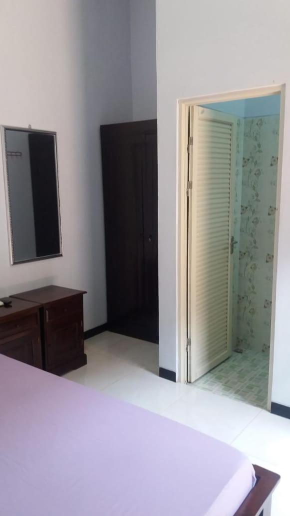 Budget Double Room - Photo 10