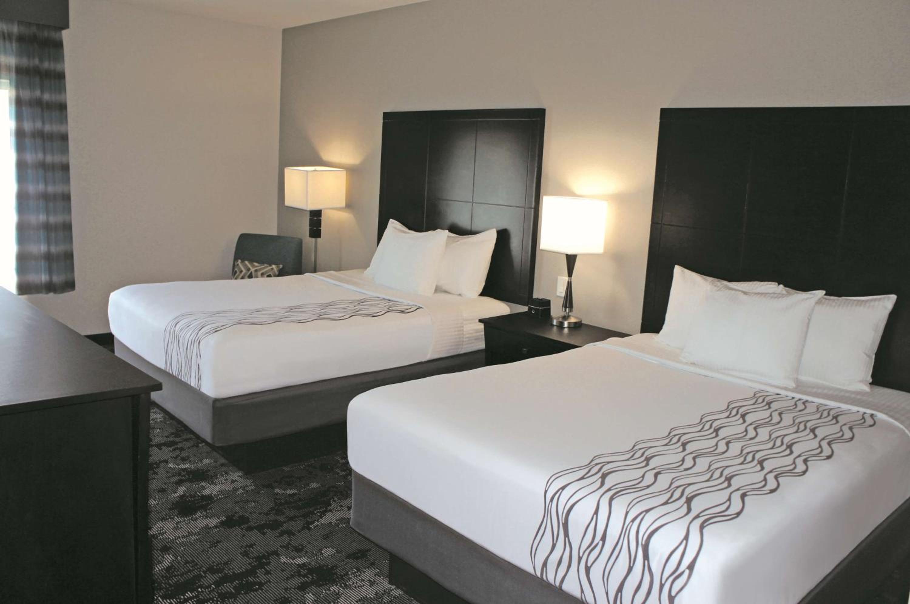 Deluxe Queen Room With Two Queen Beds photo 1
