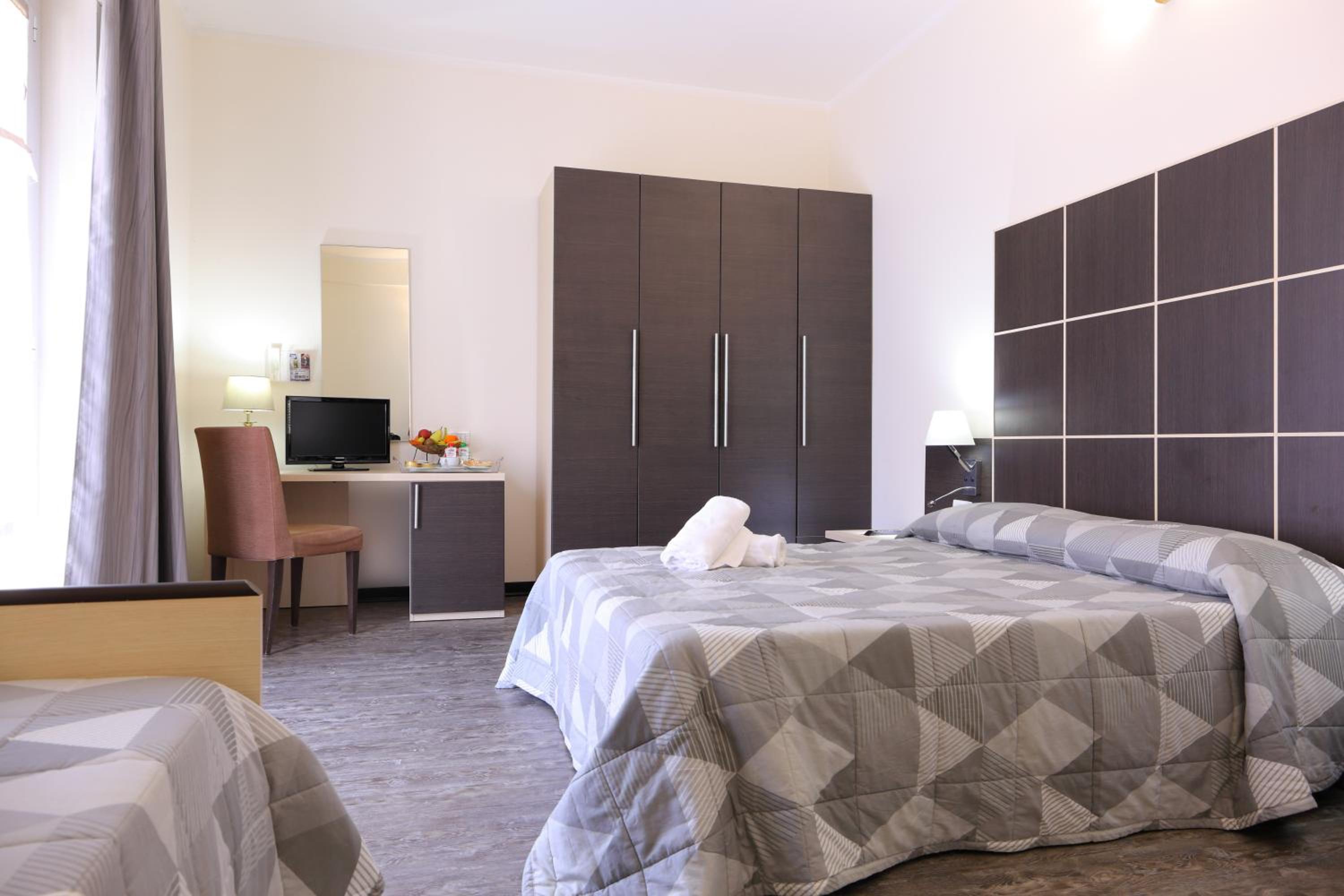 Standard Triple Room - Photo 1