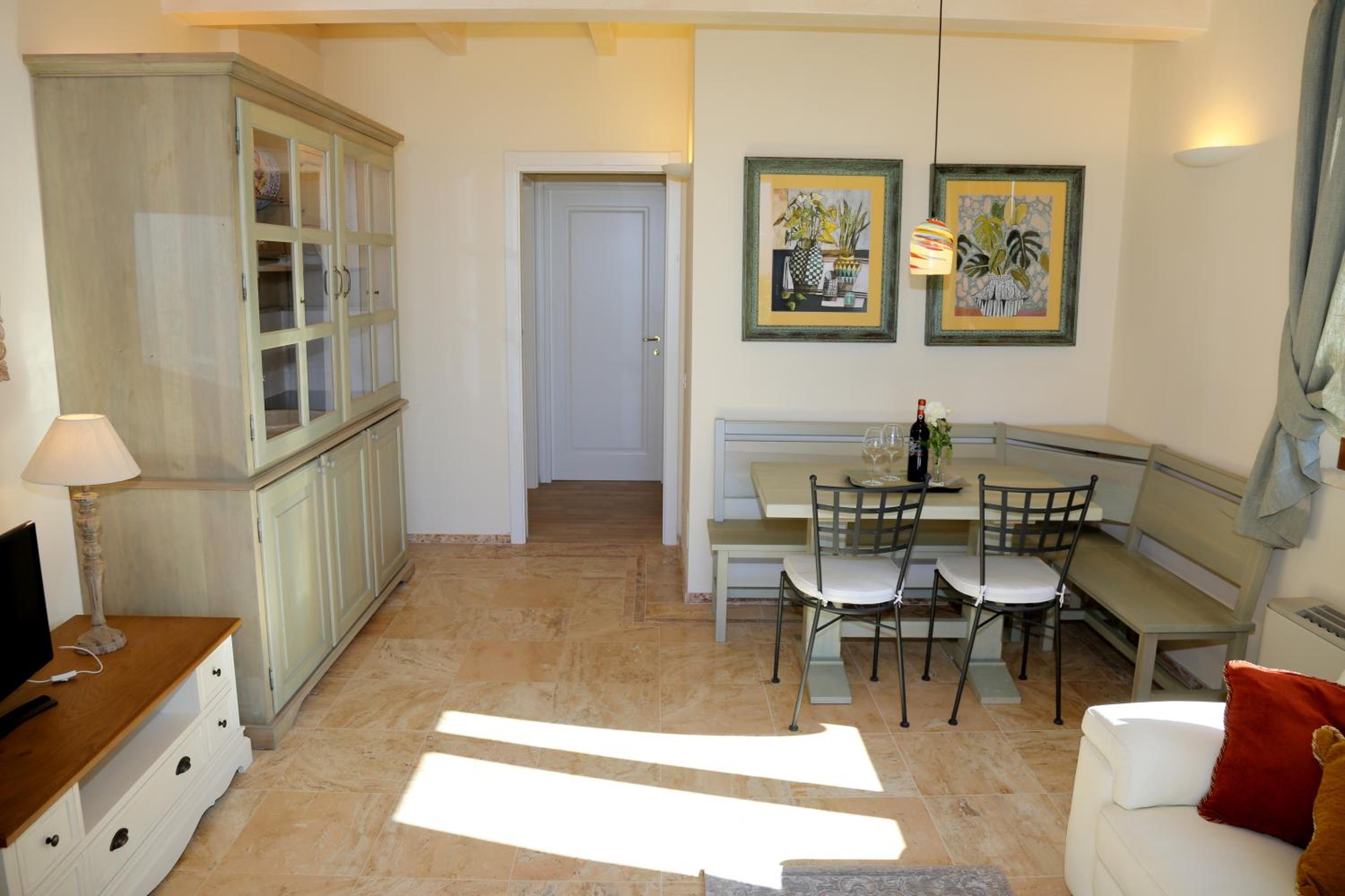 Two-Bedroom Apartment with Garden - Photo 1