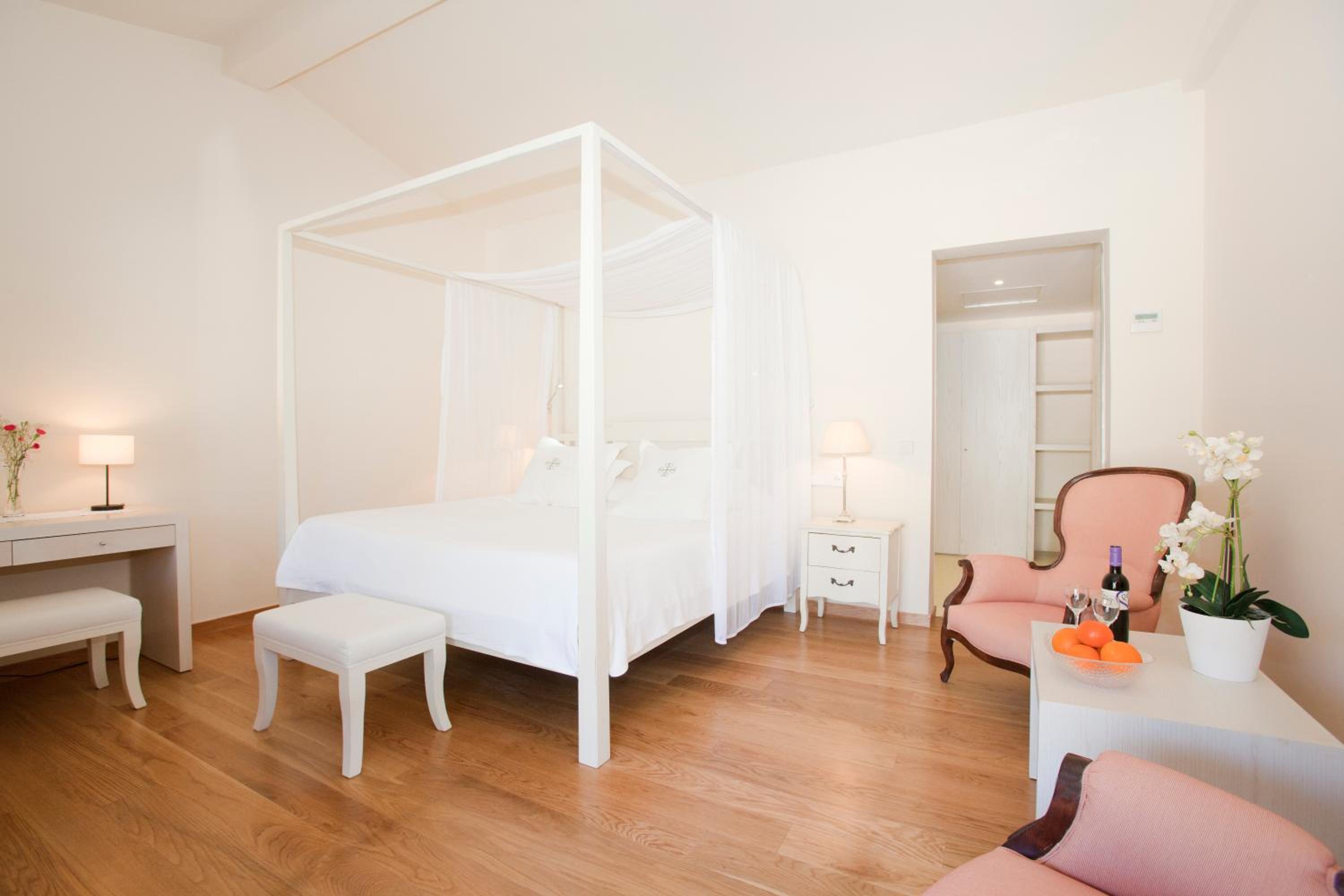 Junior Suite with Terrace - Photo 8