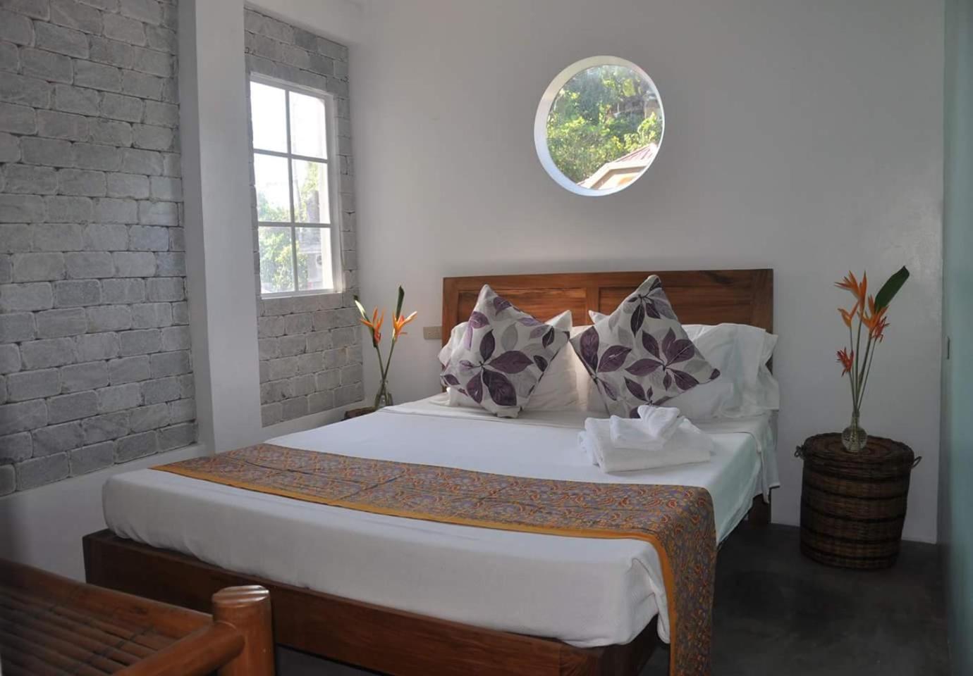 Deluxe King Suite photo 1