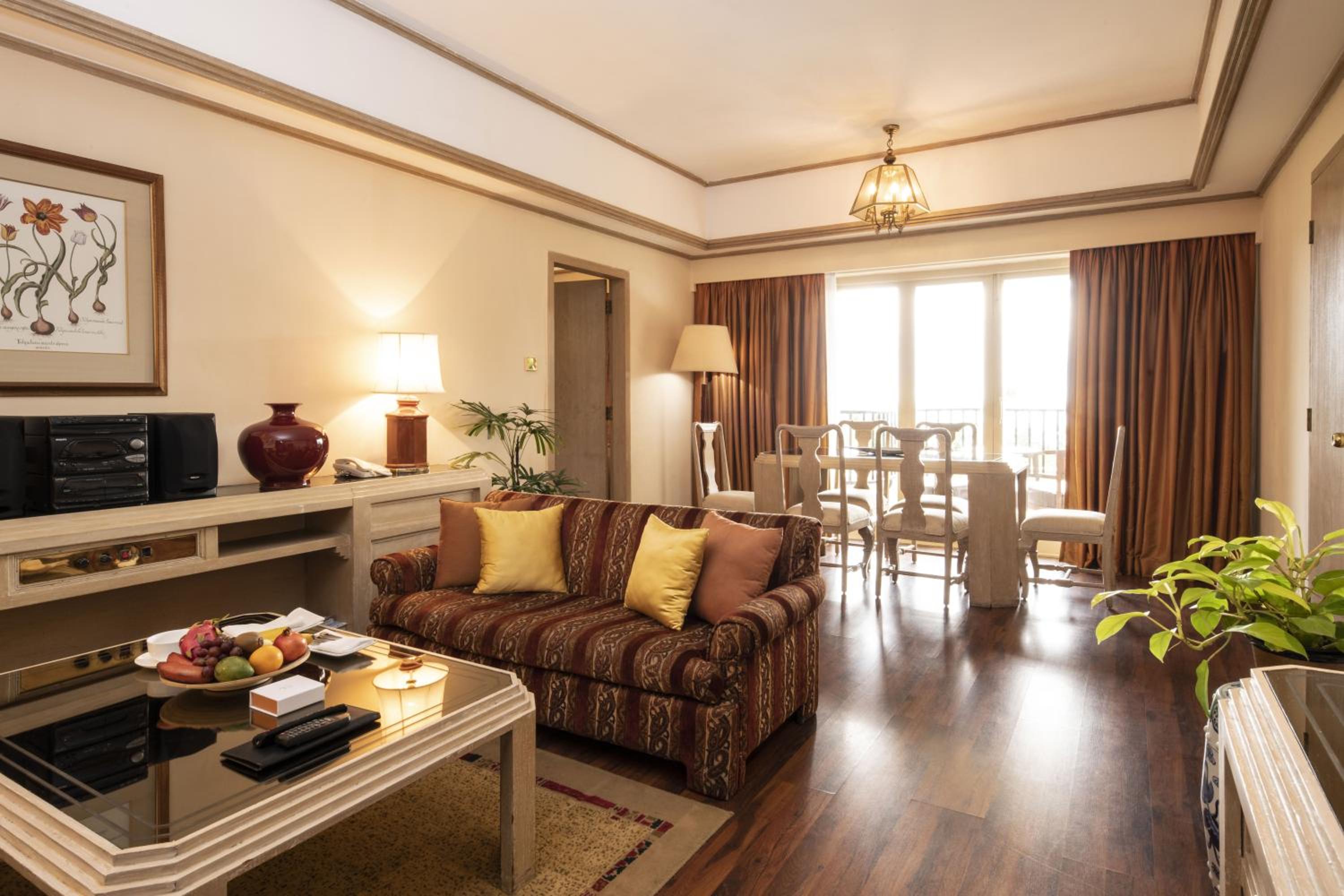 One-Bedroom Luxury Suite with Ocean View - Photo 3