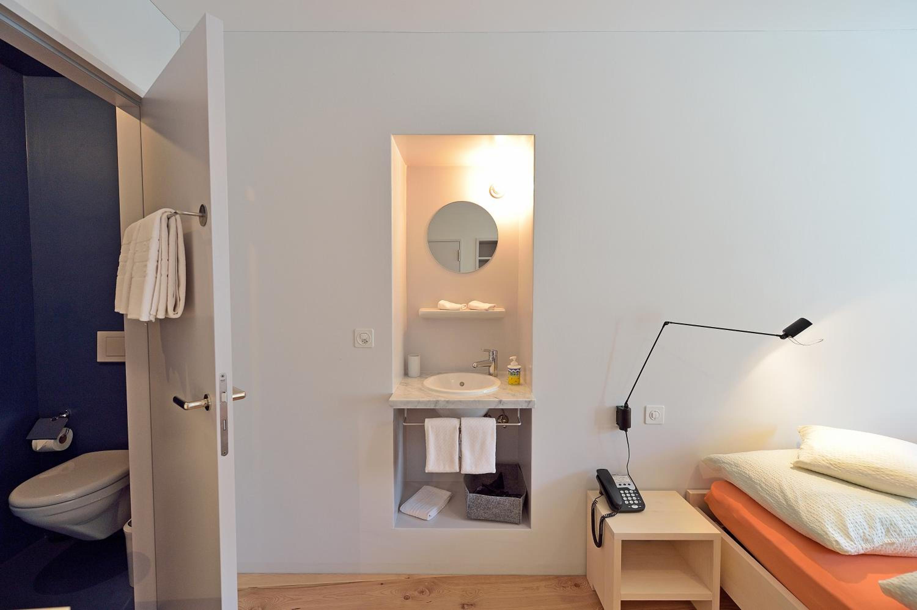 Standard Double Room - Photo 6