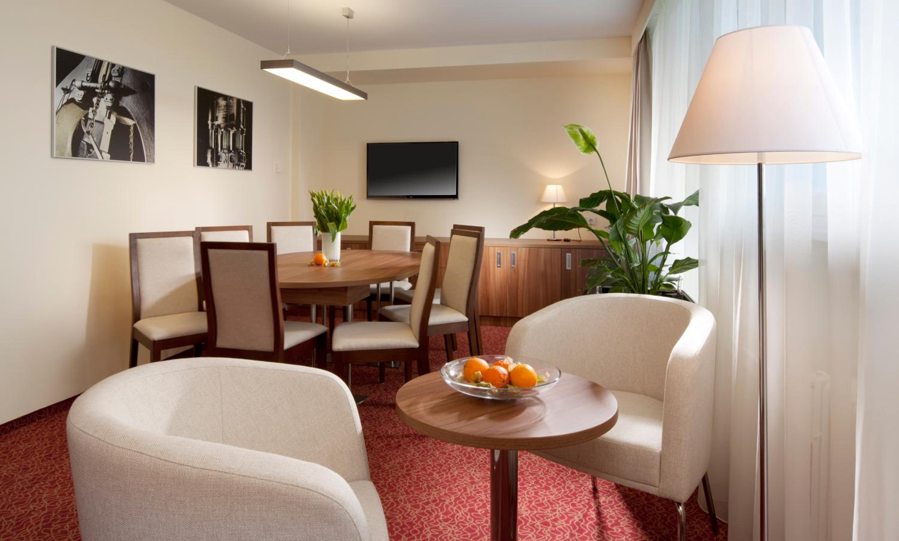 Suite - Photo 3