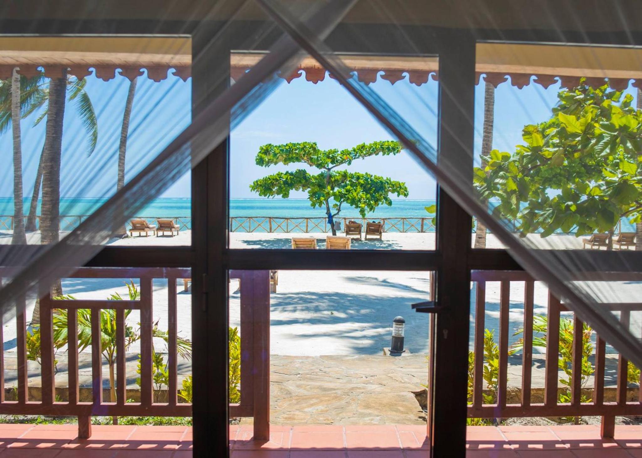 Deluxe Room with Sea View - Photo 16