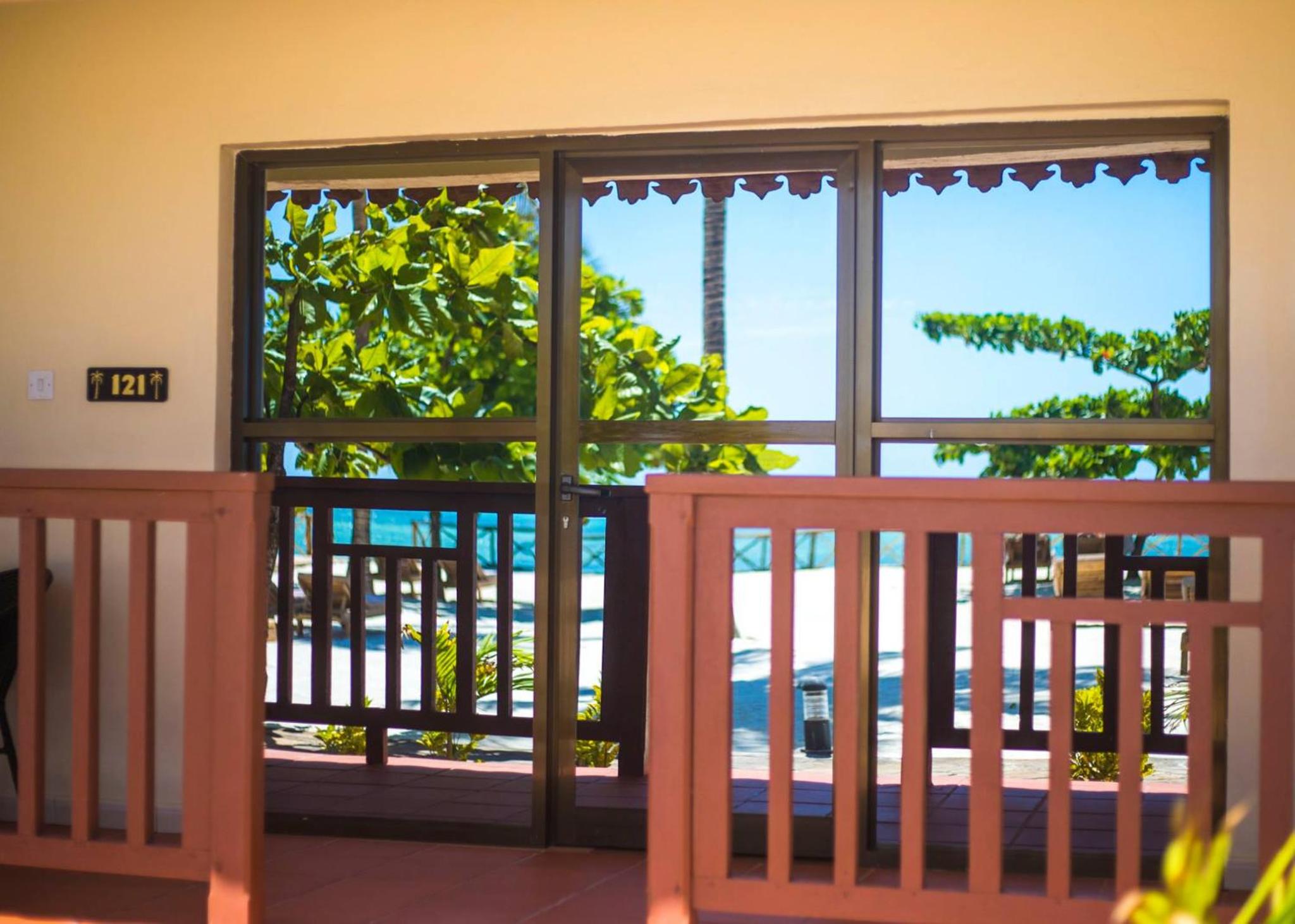 Deluxe Room with Sea View - Photo 5