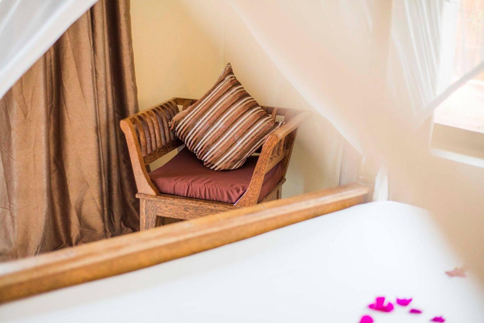 Double Room with Garden View - Photo 12