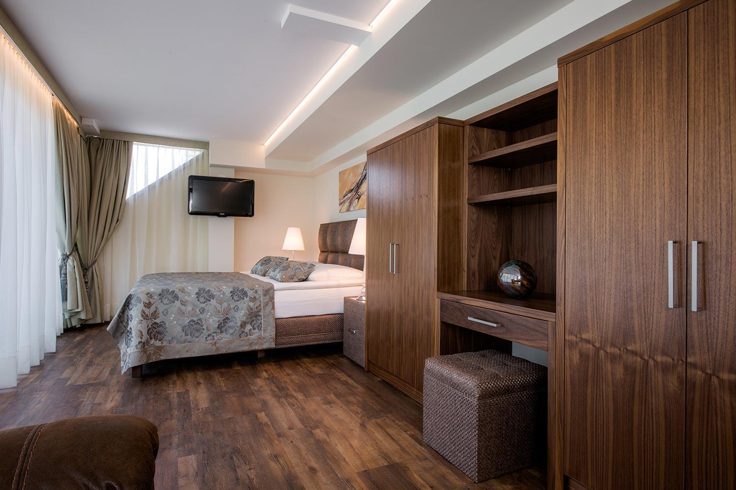 Two-Bedroom Apartment with Terrace - Photo 2