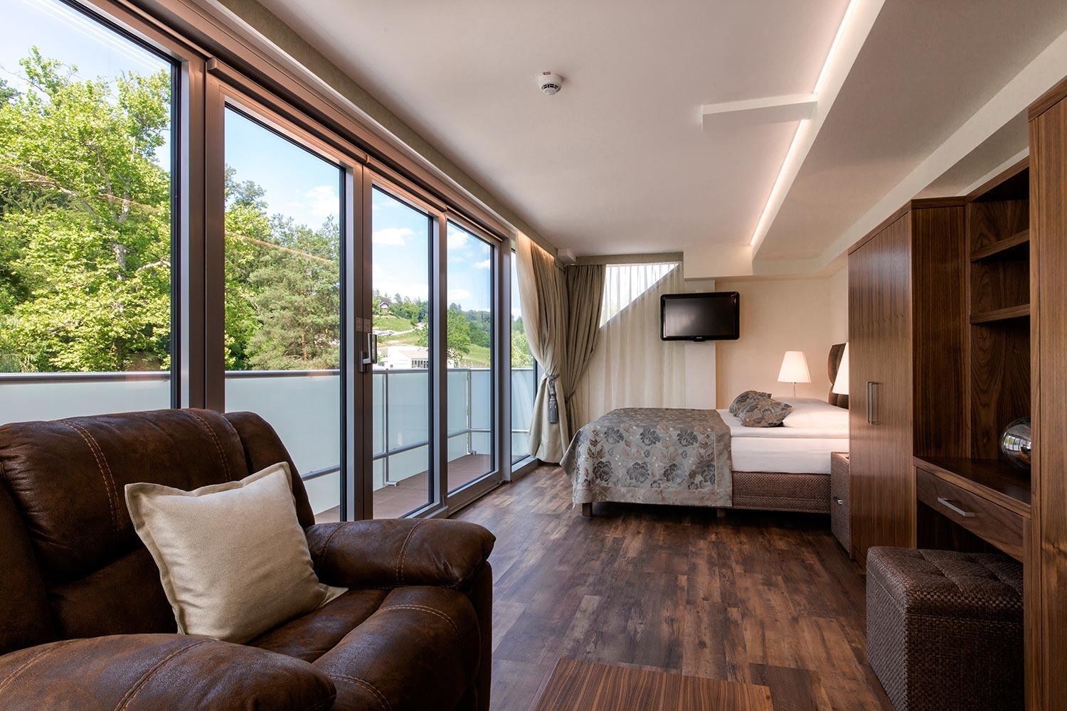 Two-Bedroom Apartment with Terrace - Photo 4