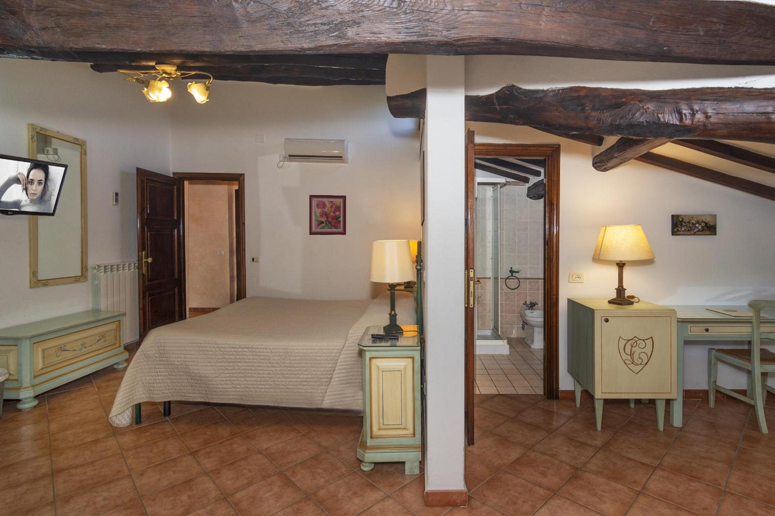 Quadruple Room - Photo 17