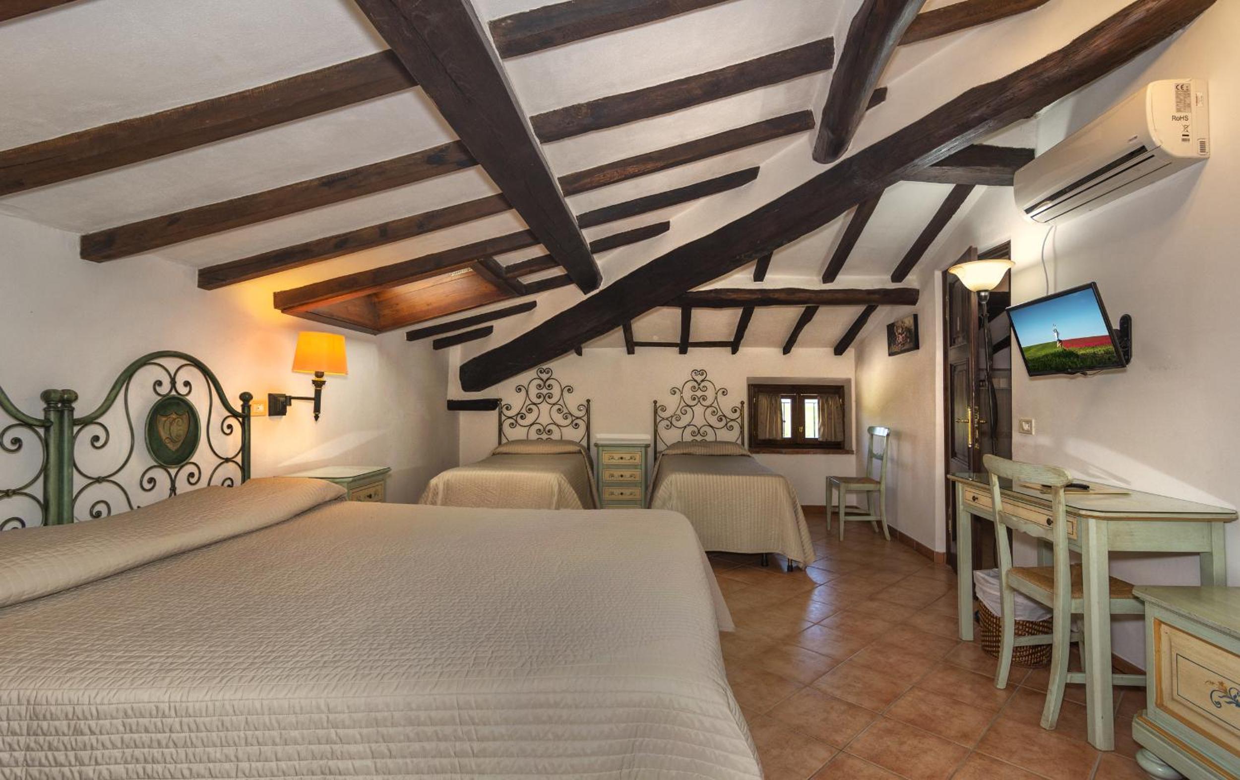 Quadruple Room - Photo 1