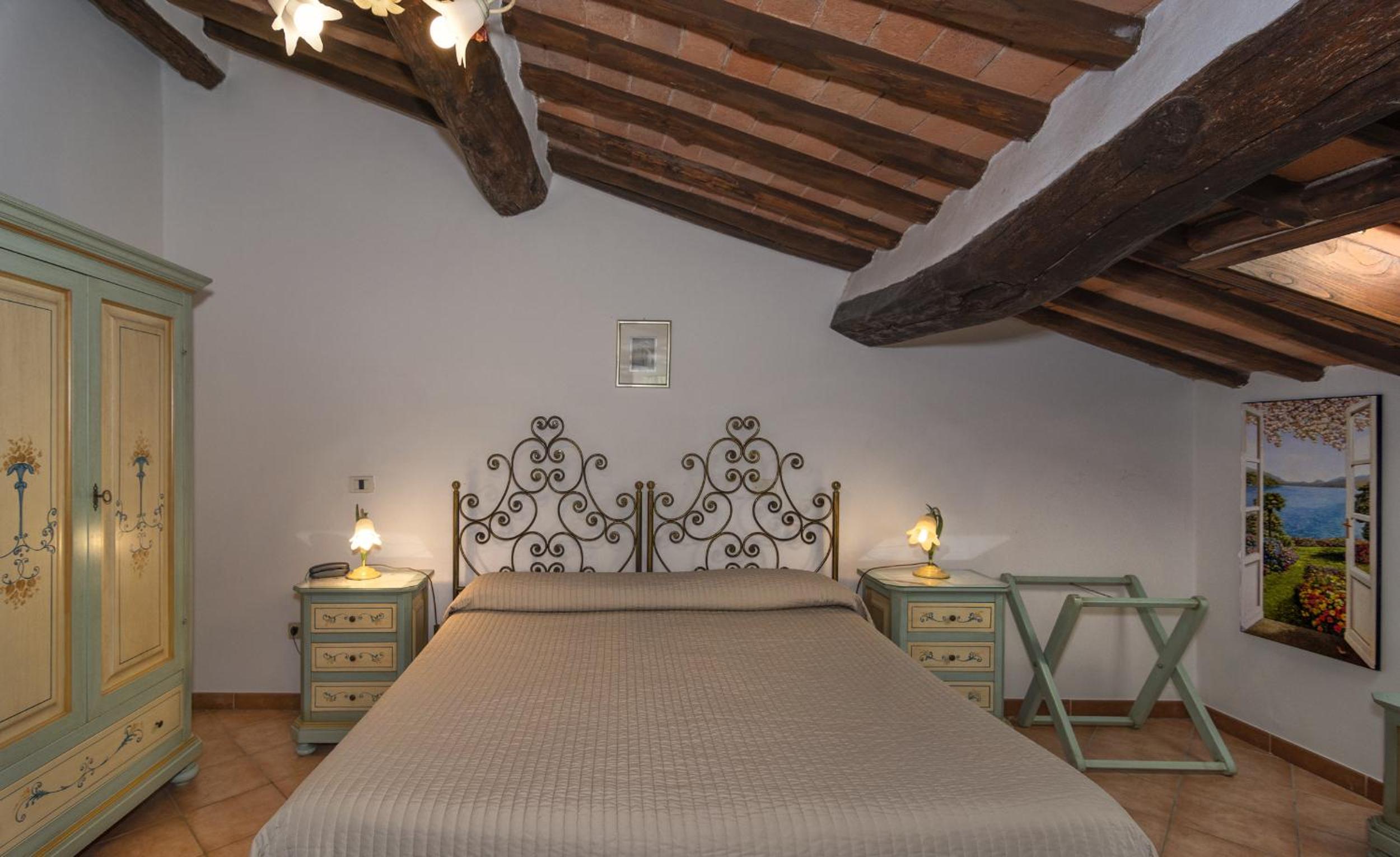 Classic Double or Twin Room - Photo 13