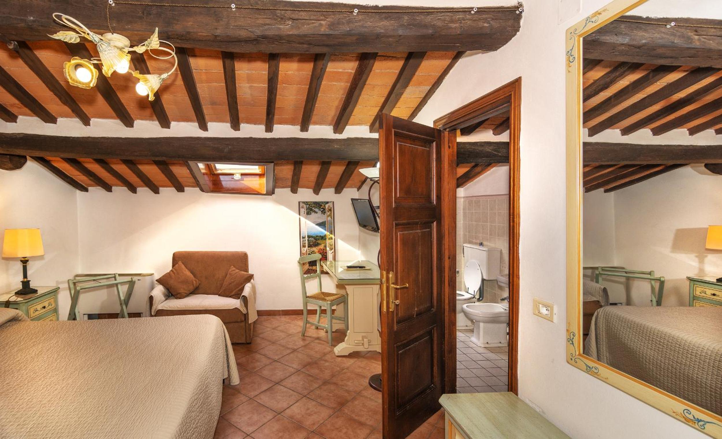 Classic Double or Twin Room - Photo 12
