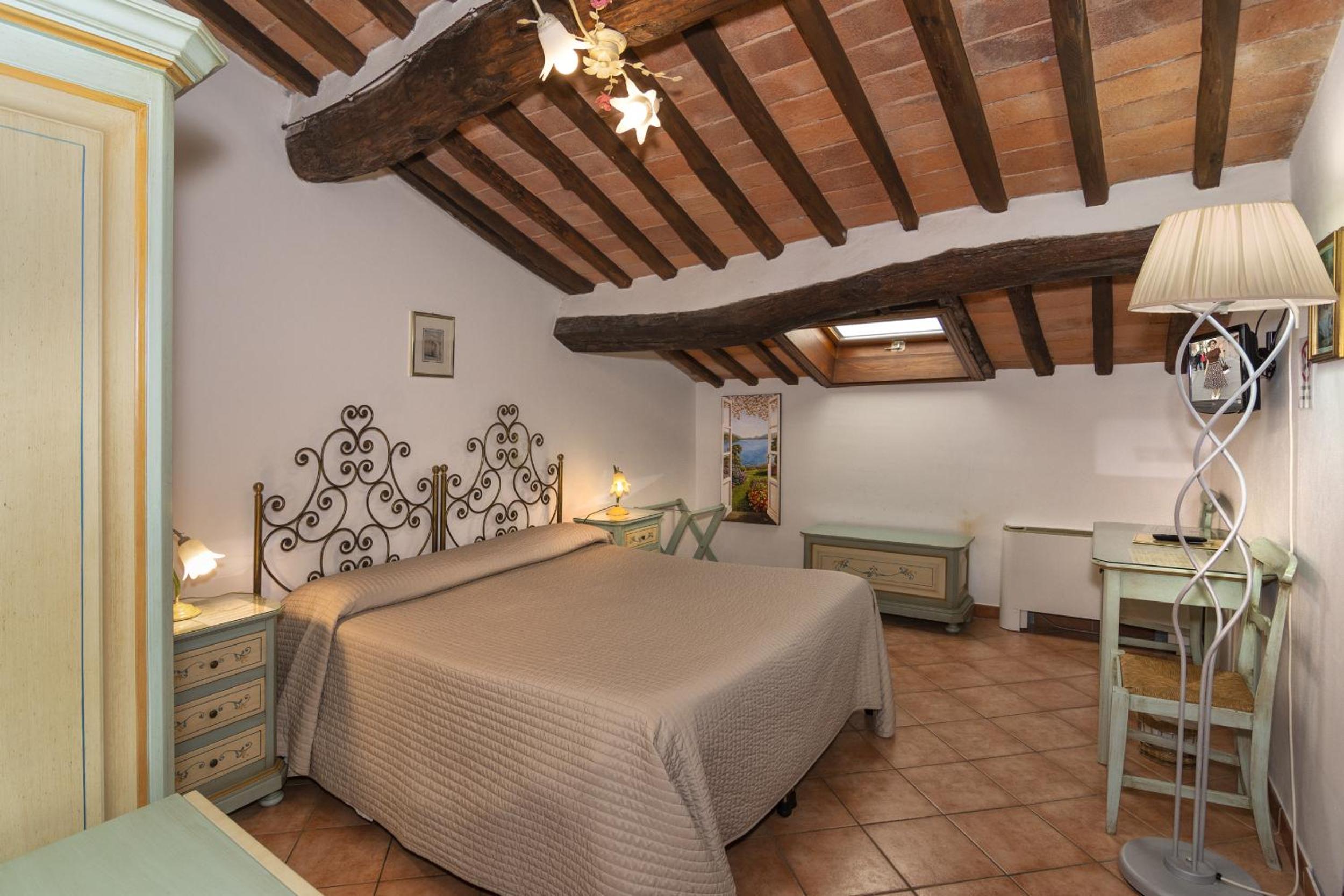 Classic Double or Twin Room - Photo 10
