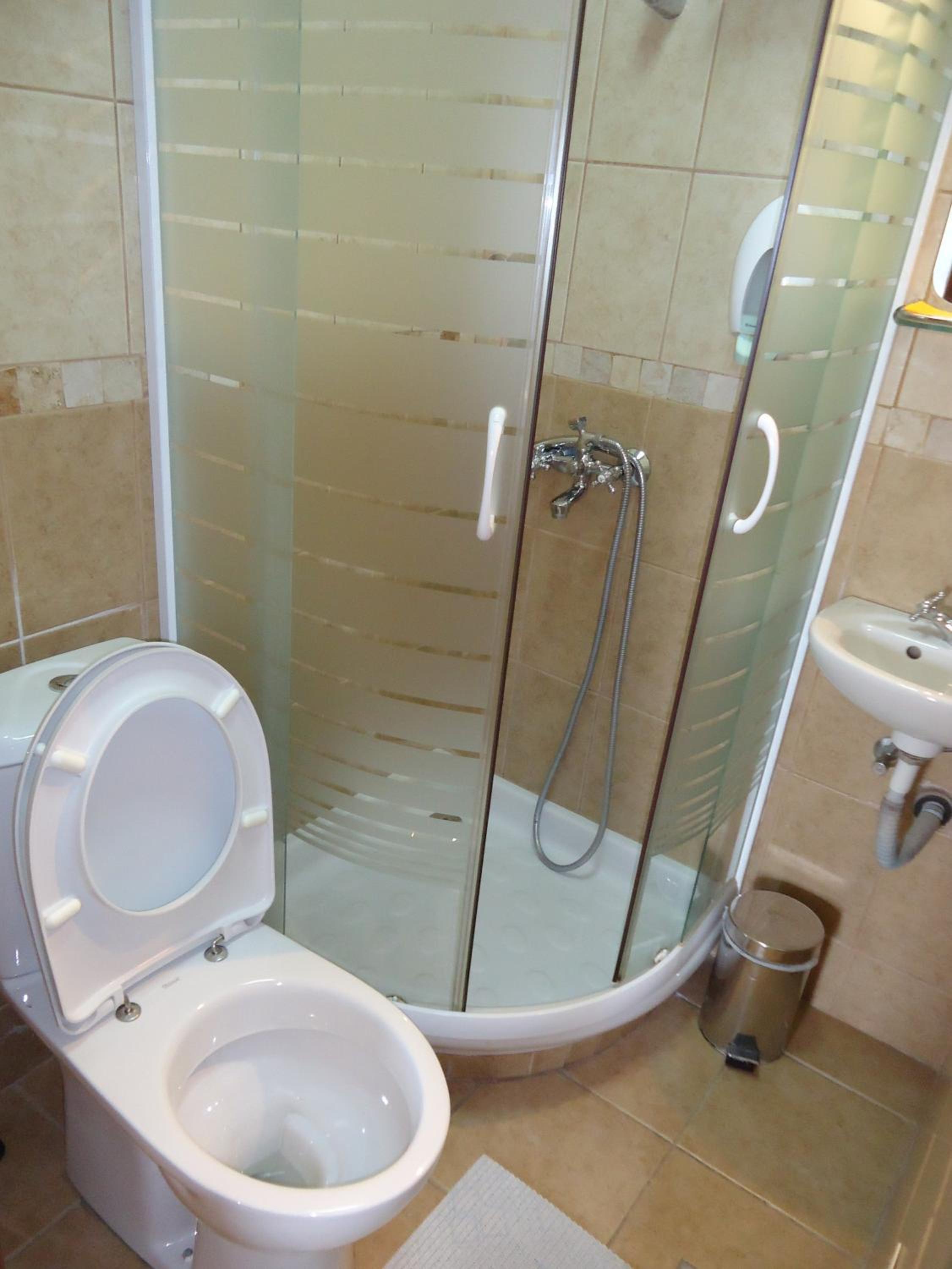 Standard Twin Room - Photo 4
