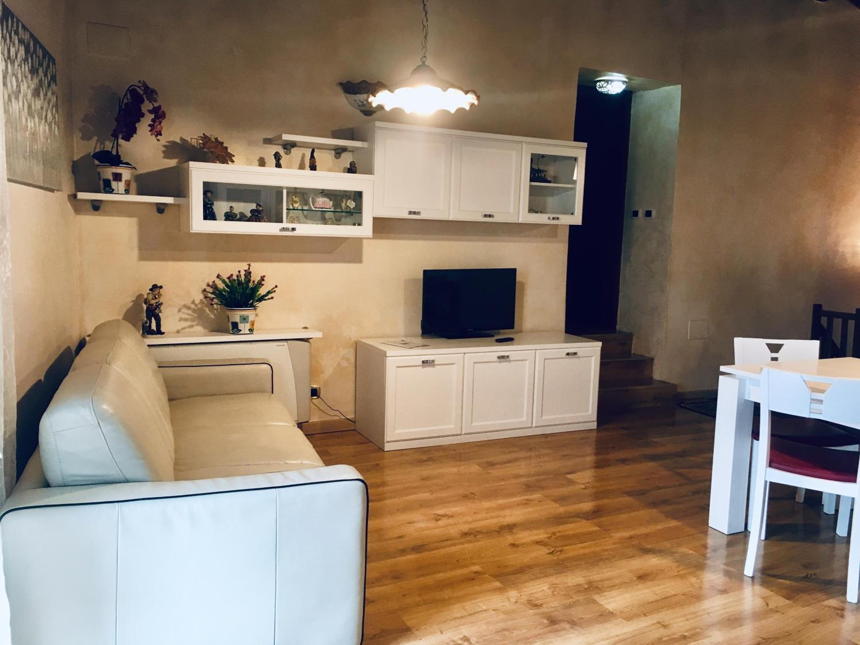Two-Bedroom Apartment with Balcony photo 2