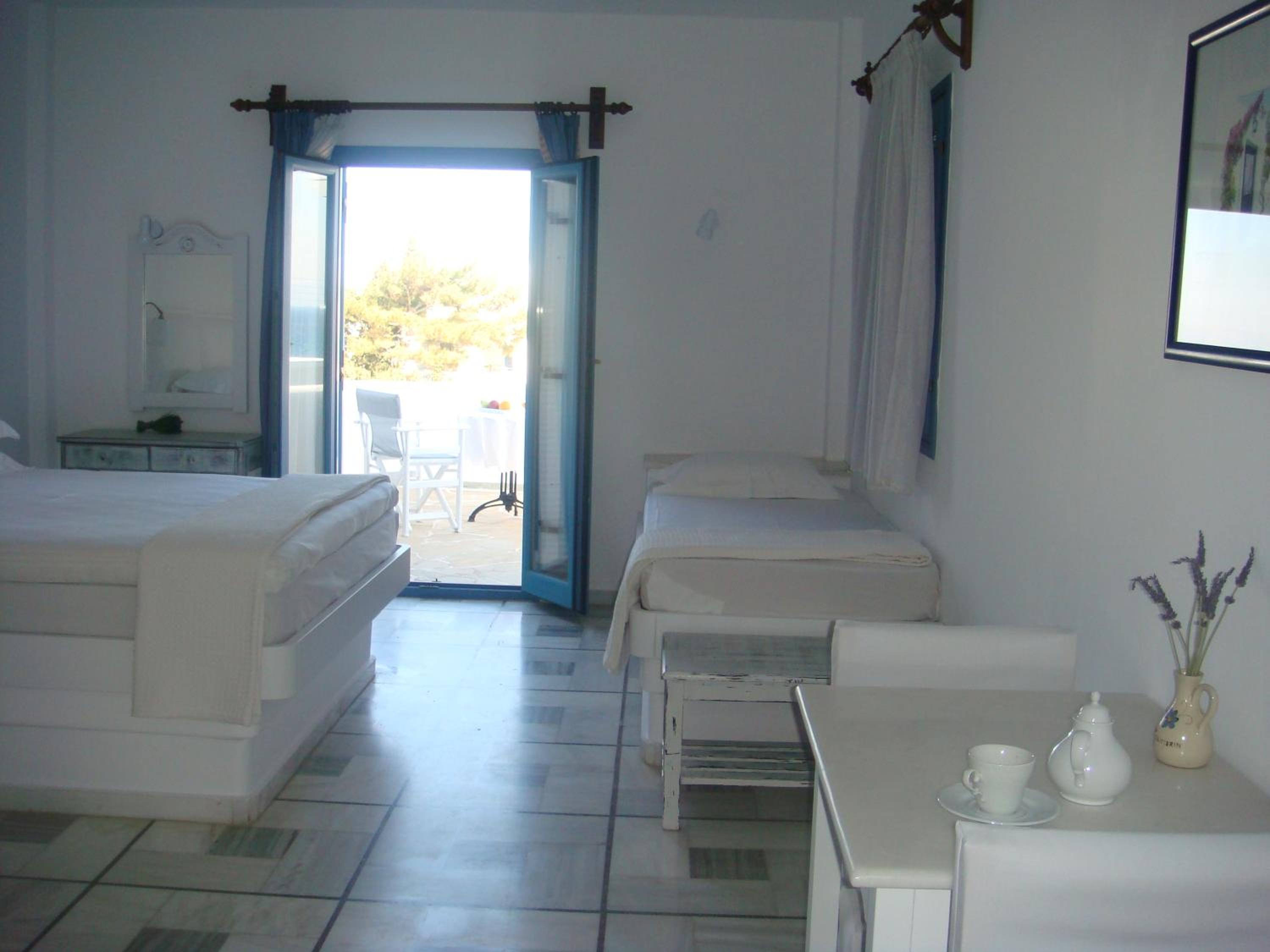 Studio with Garden View (4 Adults) photo 2
