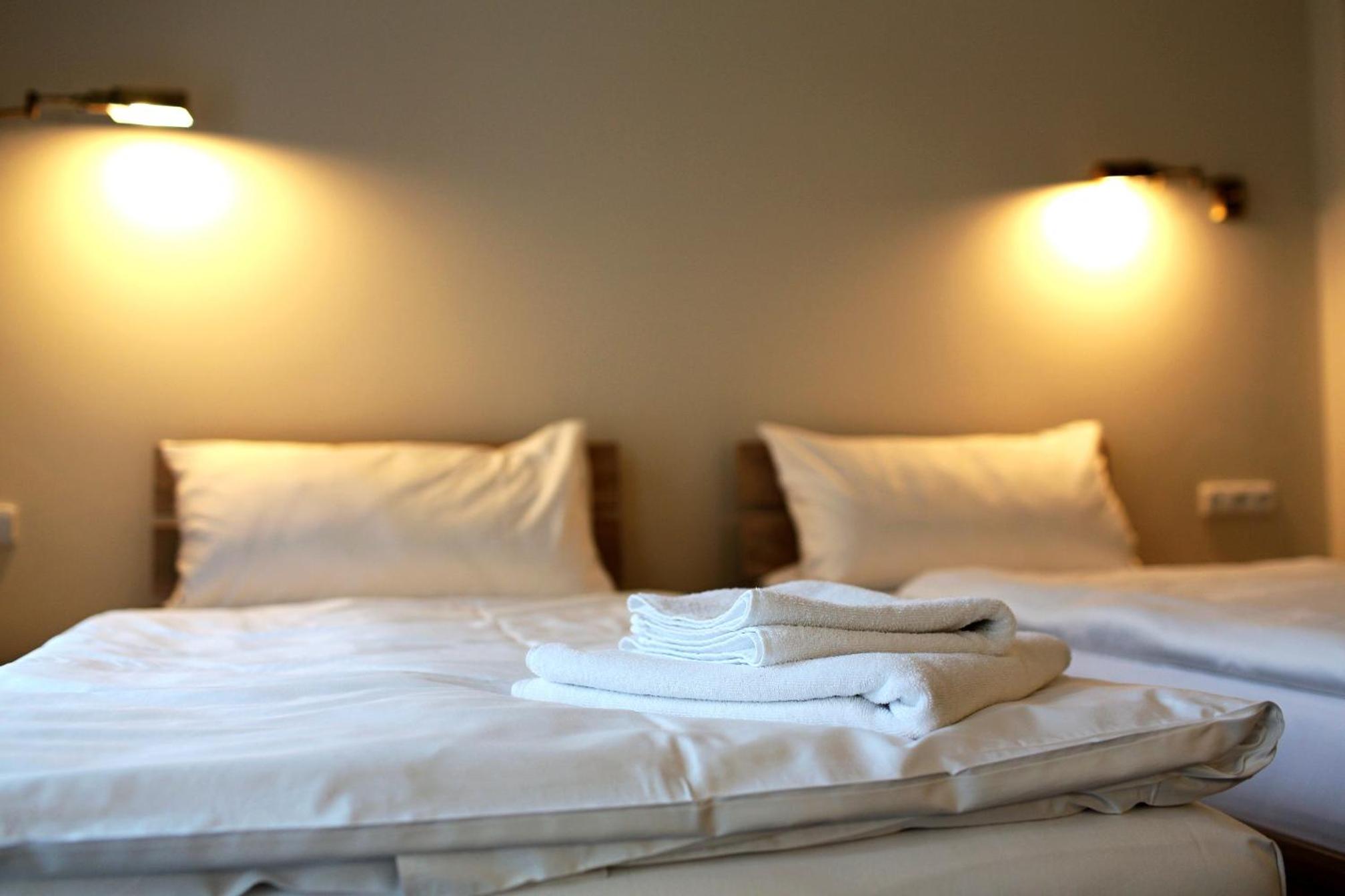 Twin Room with Private Bathroom - Photo 17