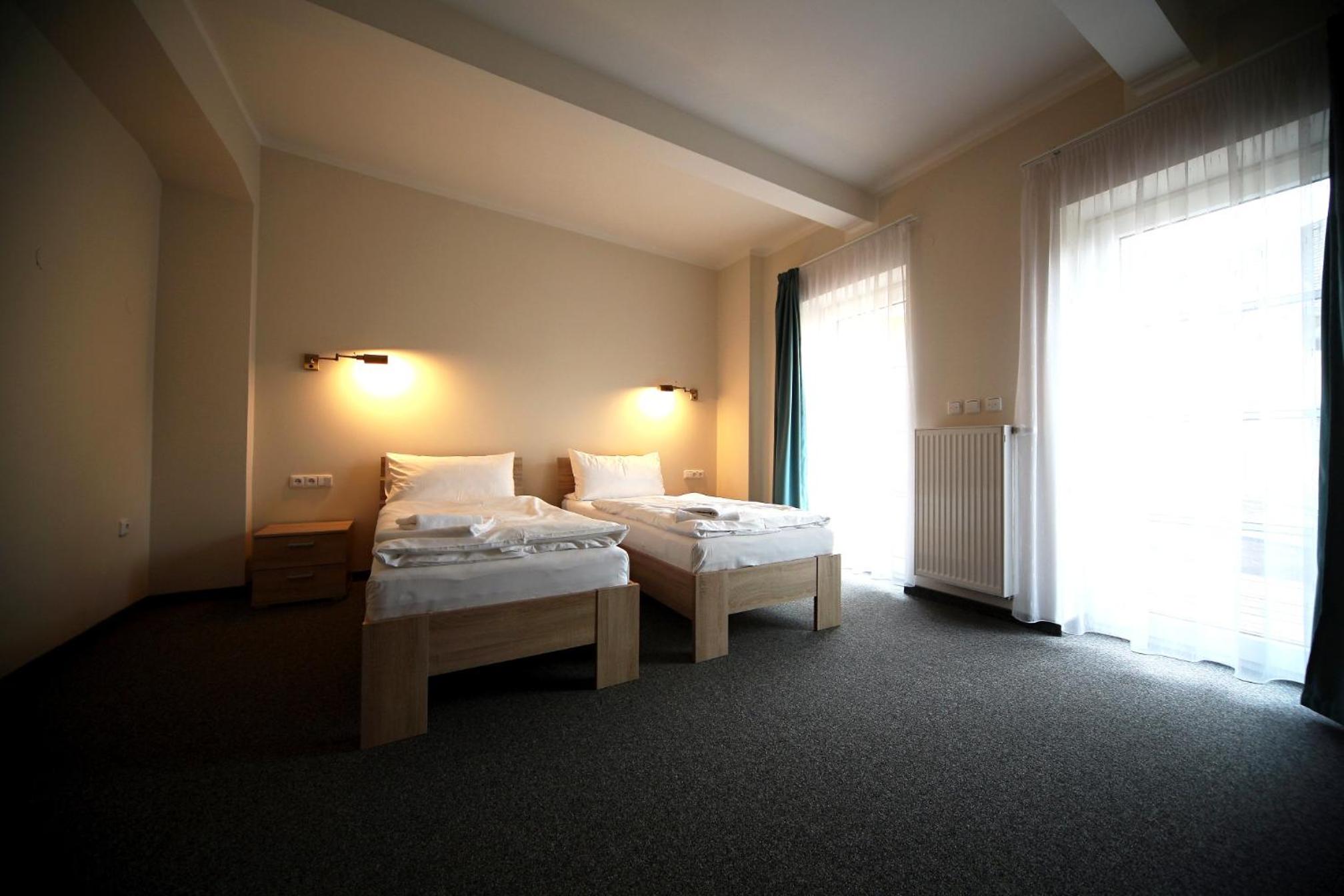 Twin Room with Private Bathroom - Photo 18