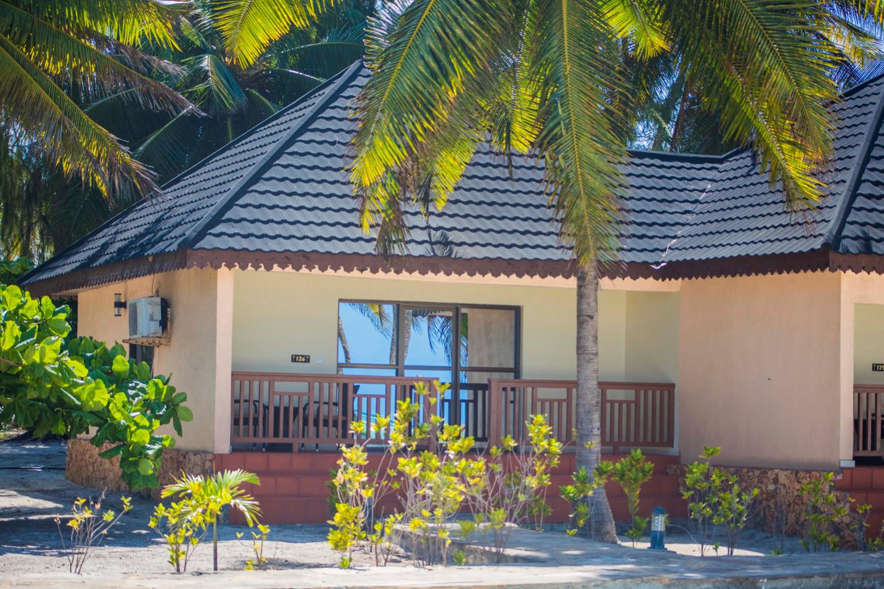 Deluxe Room with Sea View - Photo 6