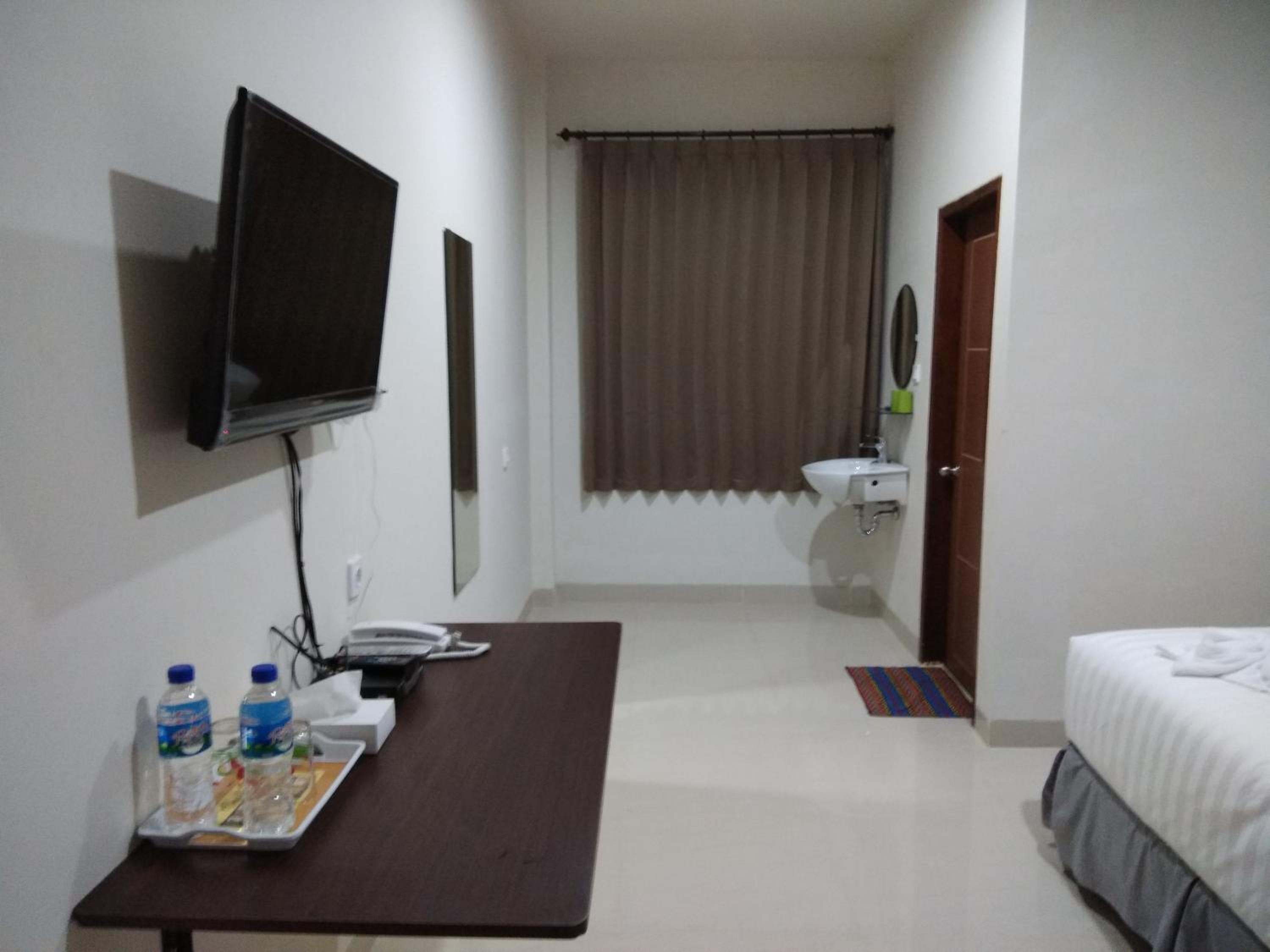 Double or Twin Room - Photo 7