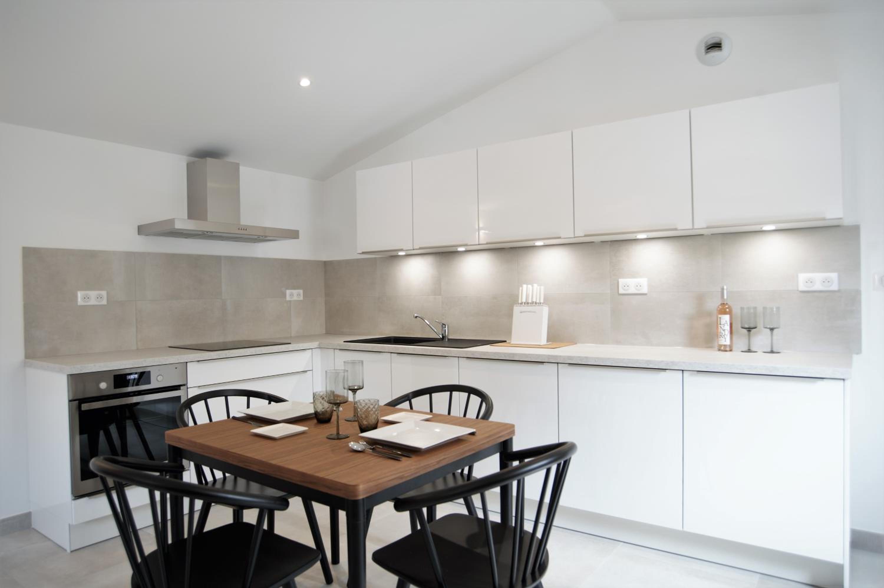 One-Bedroom Apartment - Photo 12