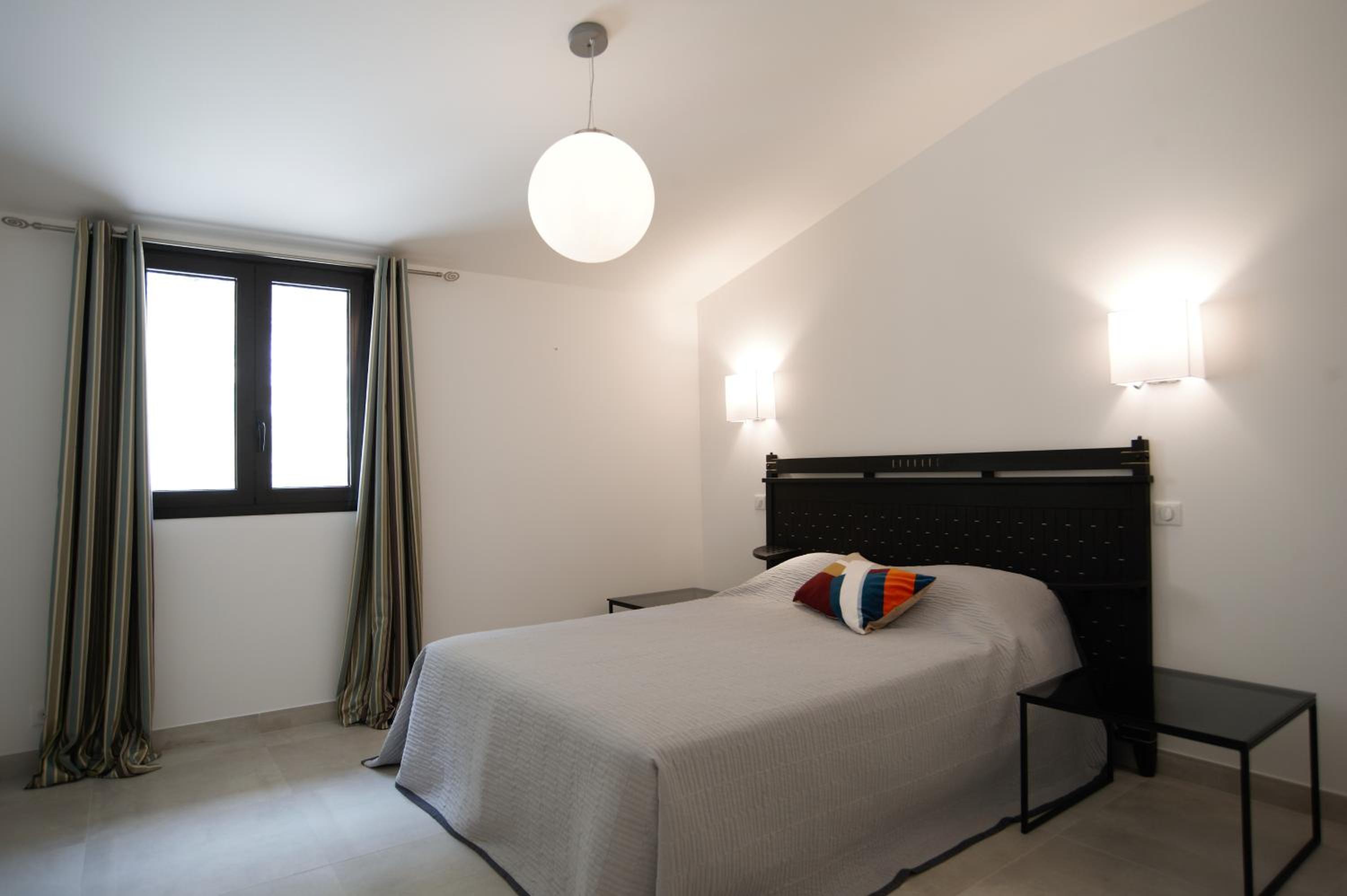 One-Bedroom Apartment - Photo 5