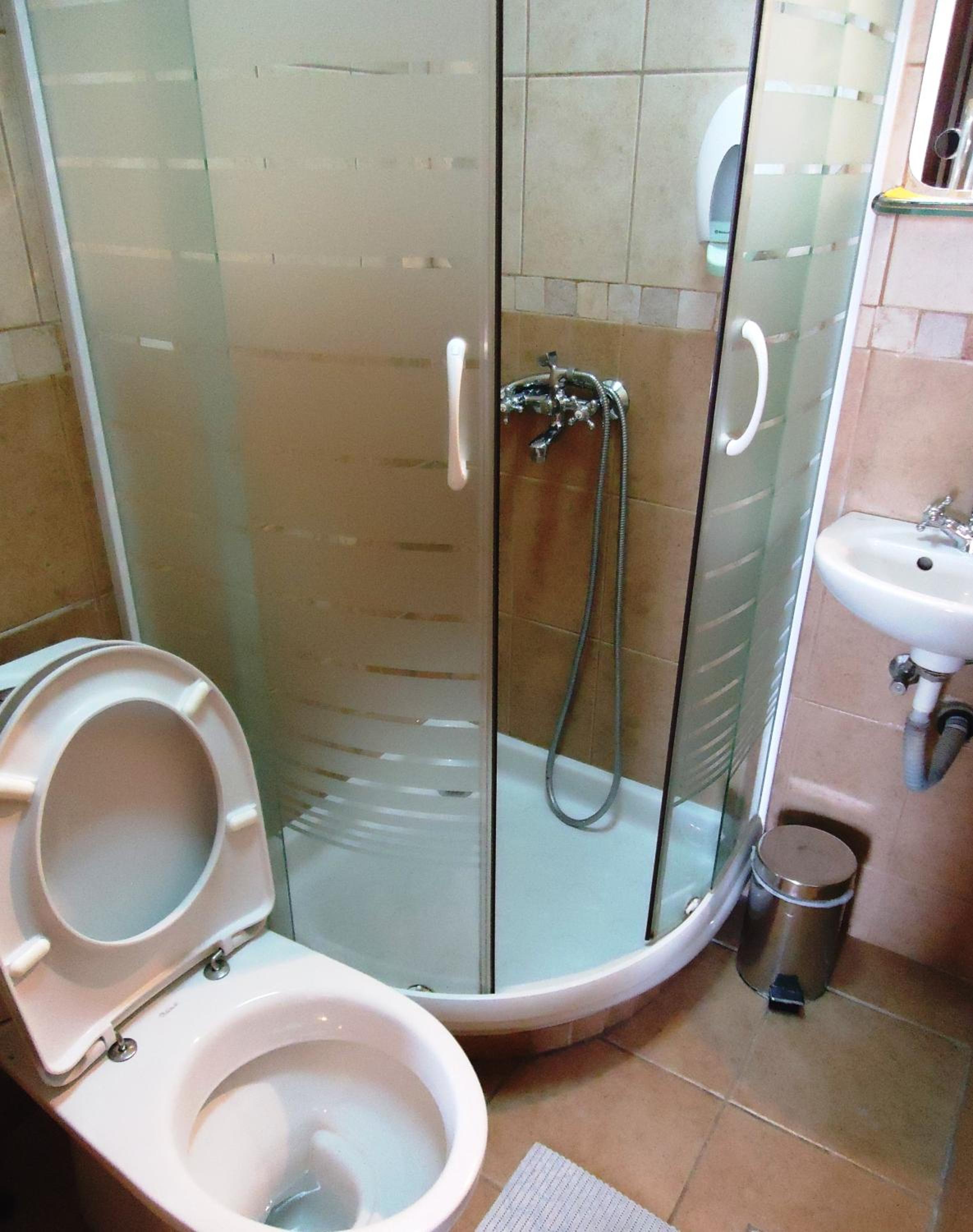Standard Twin Room - Photo 6