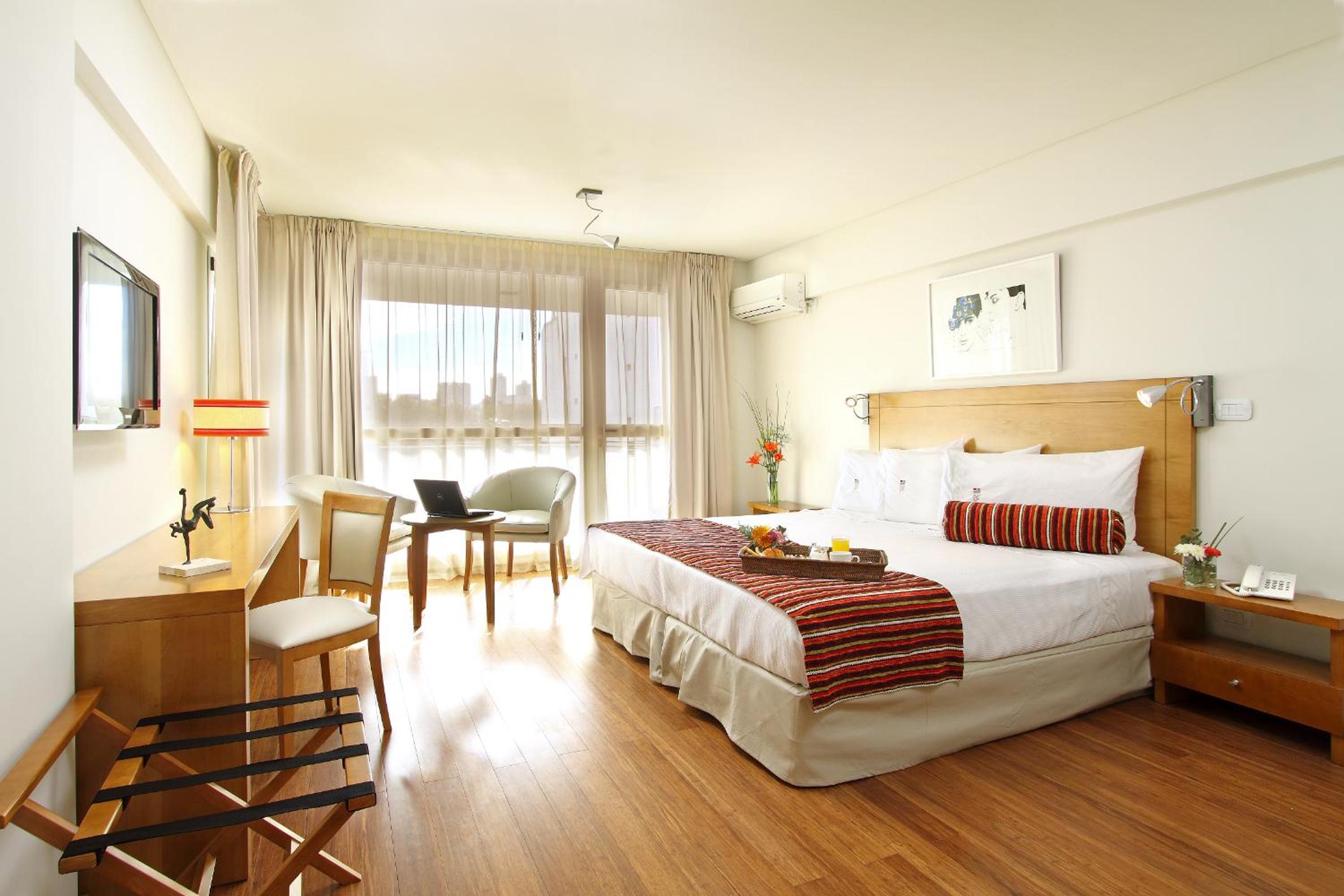 Premium King Room photo 3