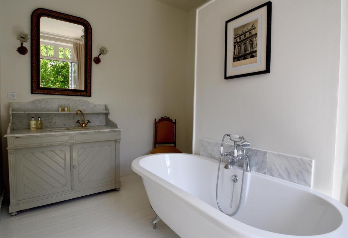 Deluxe Double Room with Balcony photo 2