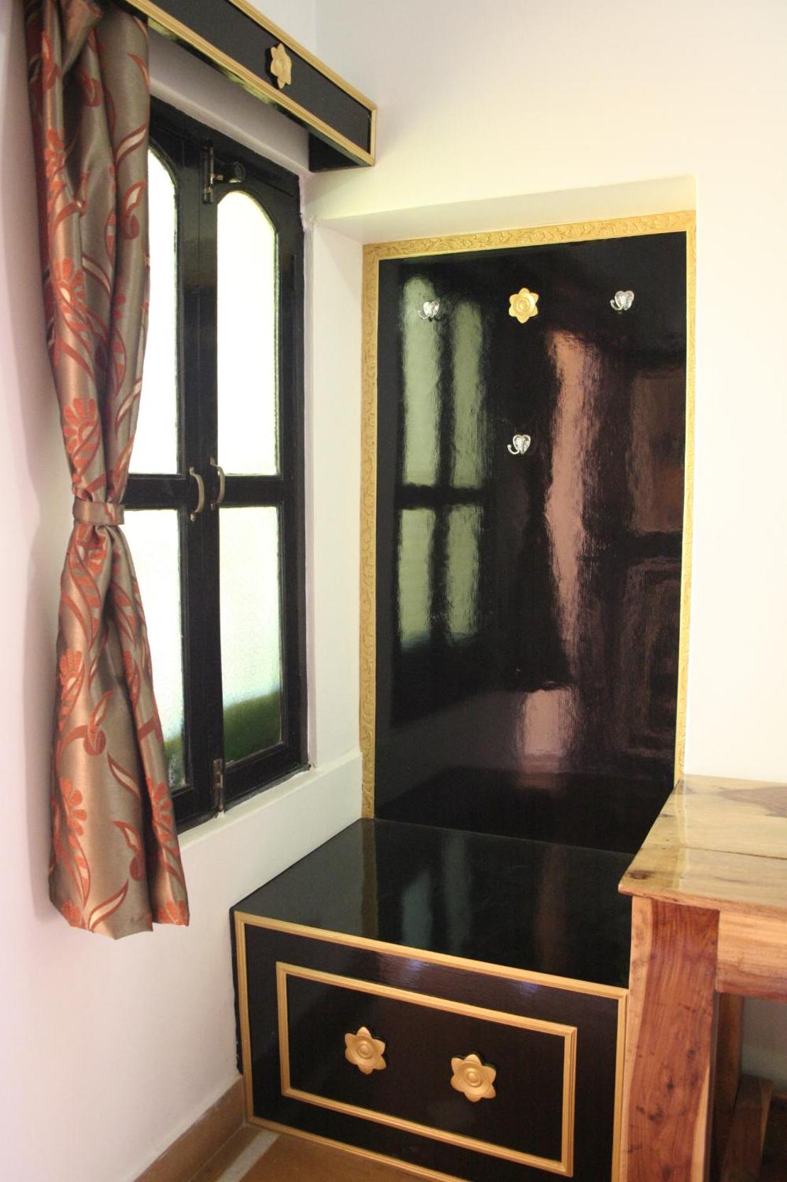 Deluxe King Suite photo 2