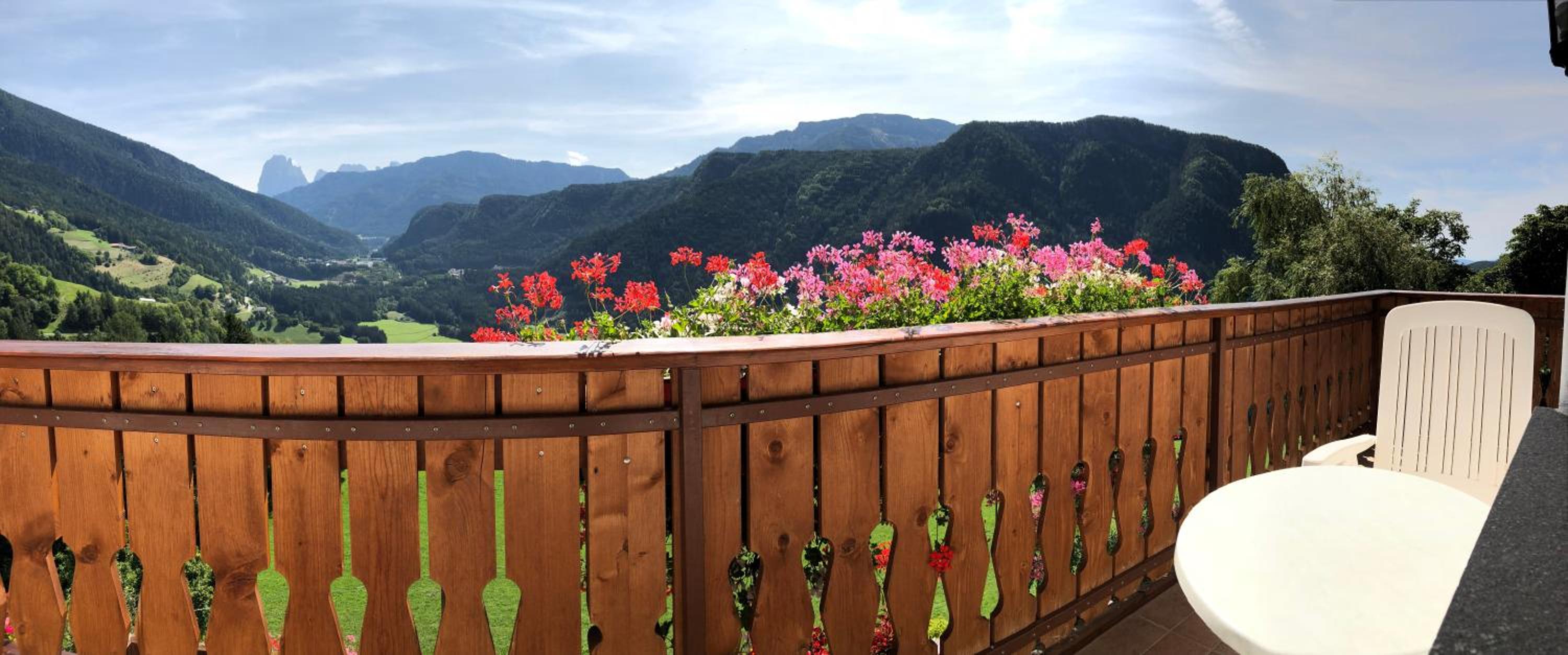 Apartment with Mountain View