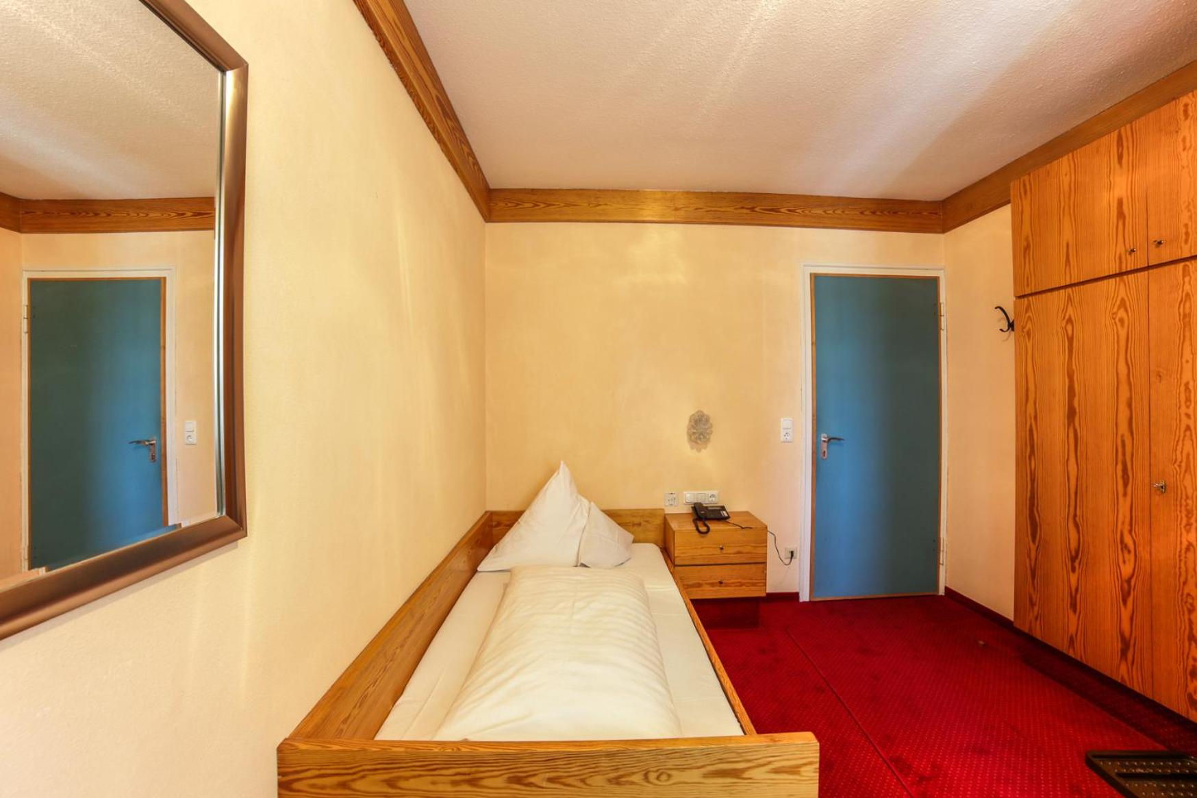 Single Room photo 3